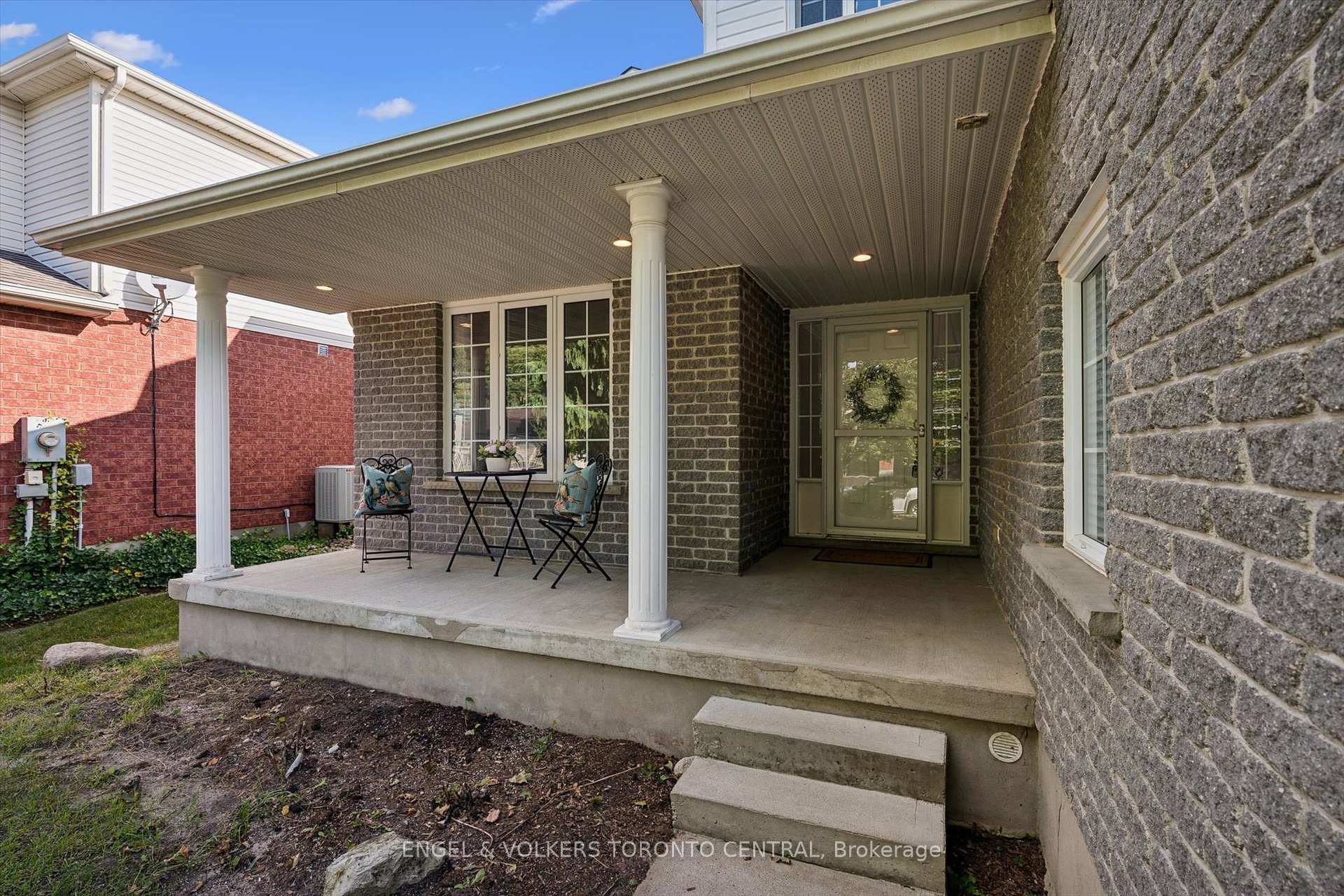 Photo 3 of 653 Rock Point Crescent, Waterloo, Conservation Meadows — HOMEH