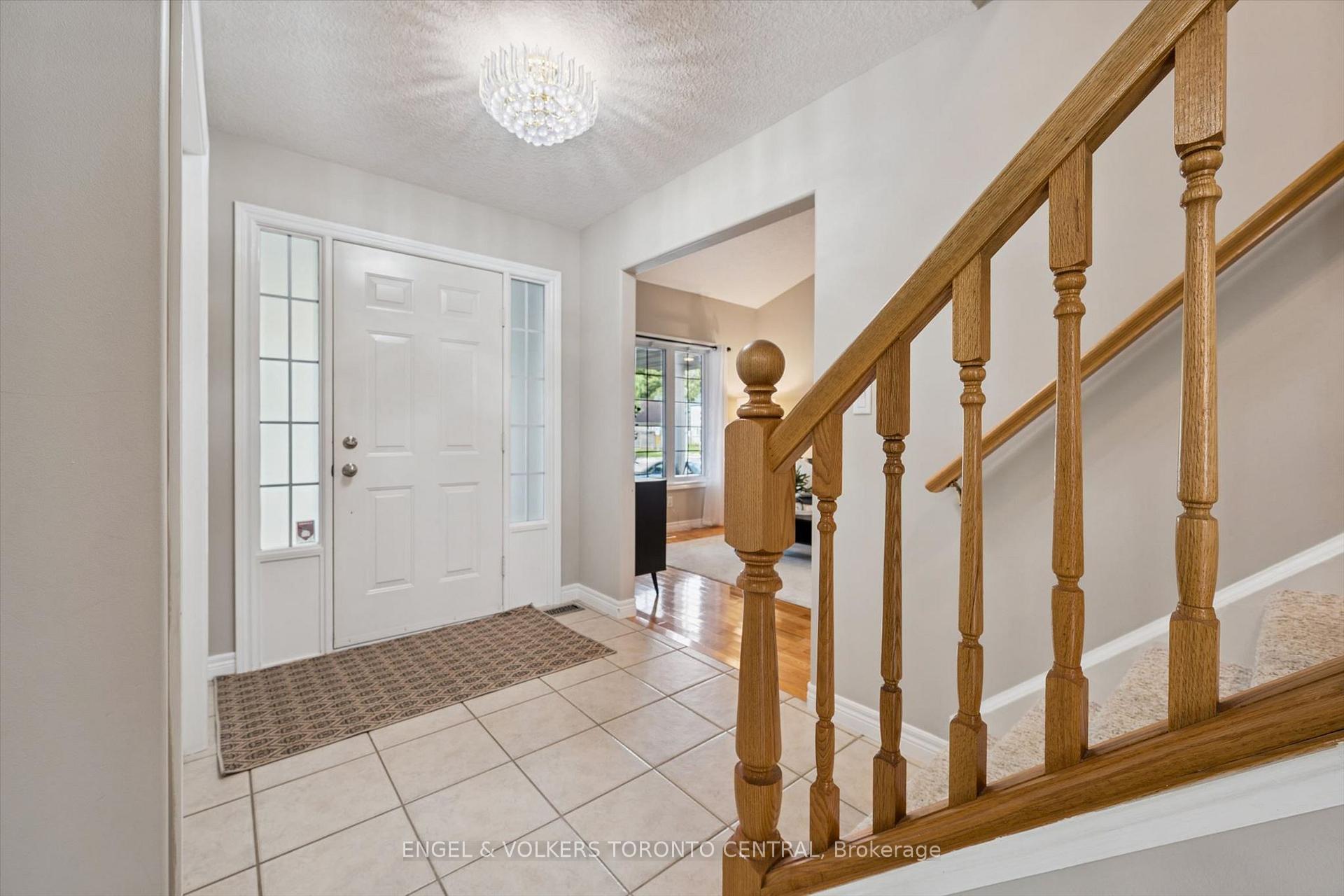 Photo 4 of 653 Rock Point Crescent, Waterloo, Conservation Meadows — HOMEH