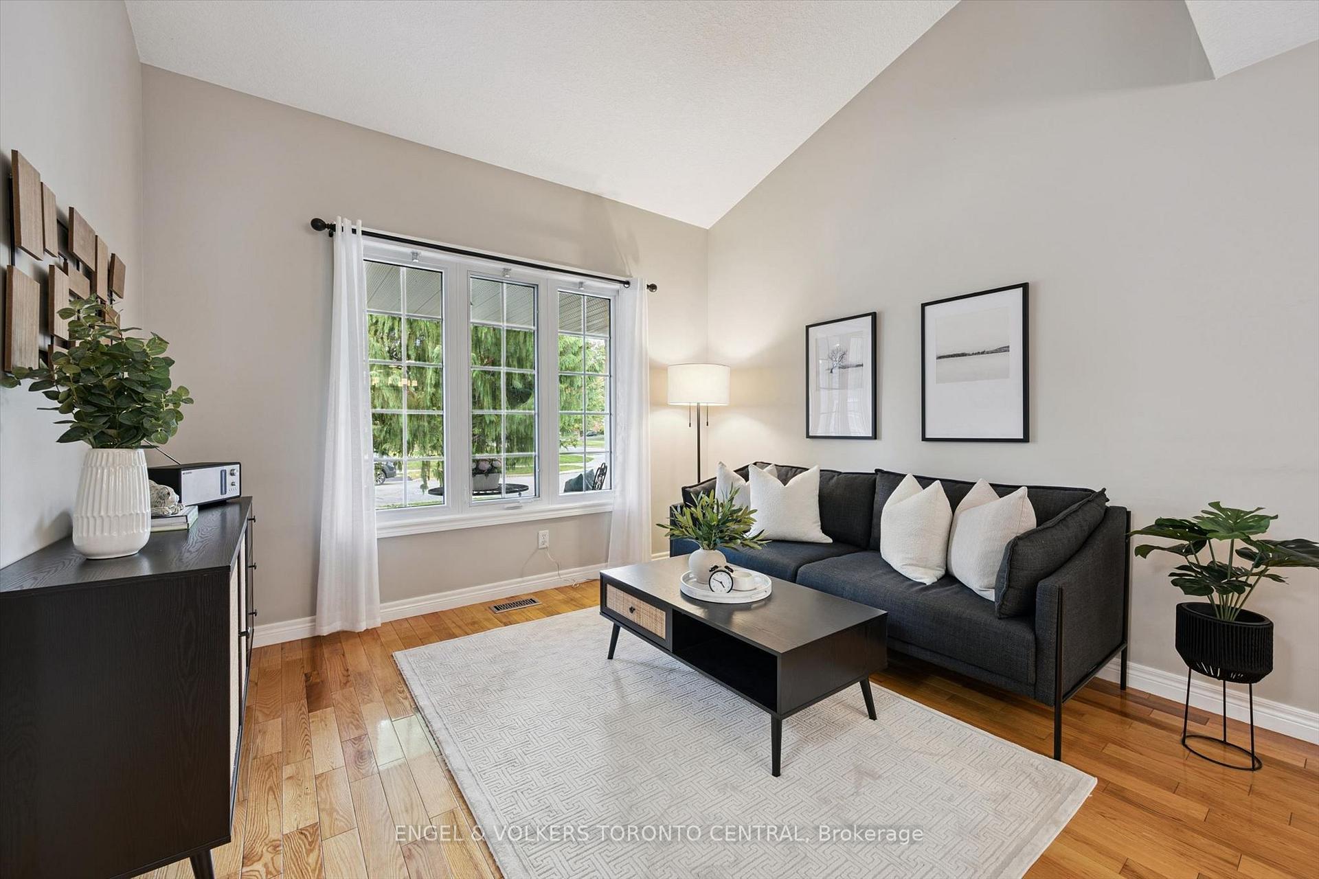 Photo 6 of 653 Rock Point Crescent, Waterloo, Conservation Meadows — HOMEH