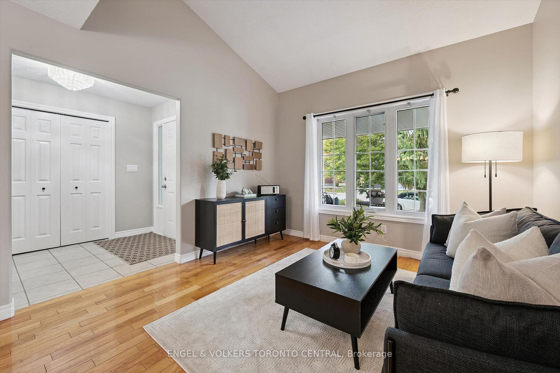 Photo 7 of 653 Rock Point Crescent, Waterloo, Conservation Meadows — HOMEH