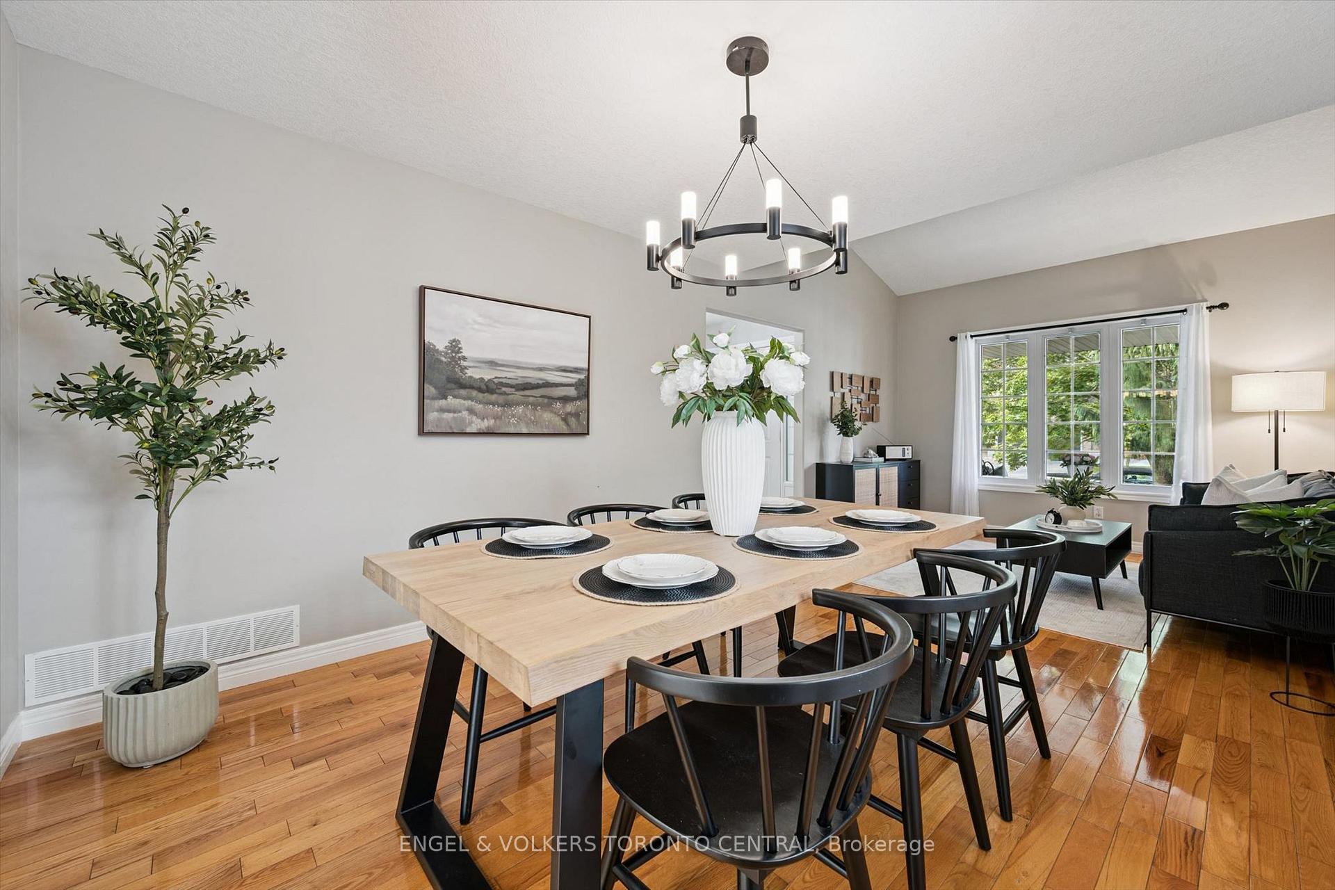 Photo 10 of 653 Rock Point Crescent, Waterloo, Conservation Meadows — HOMEH