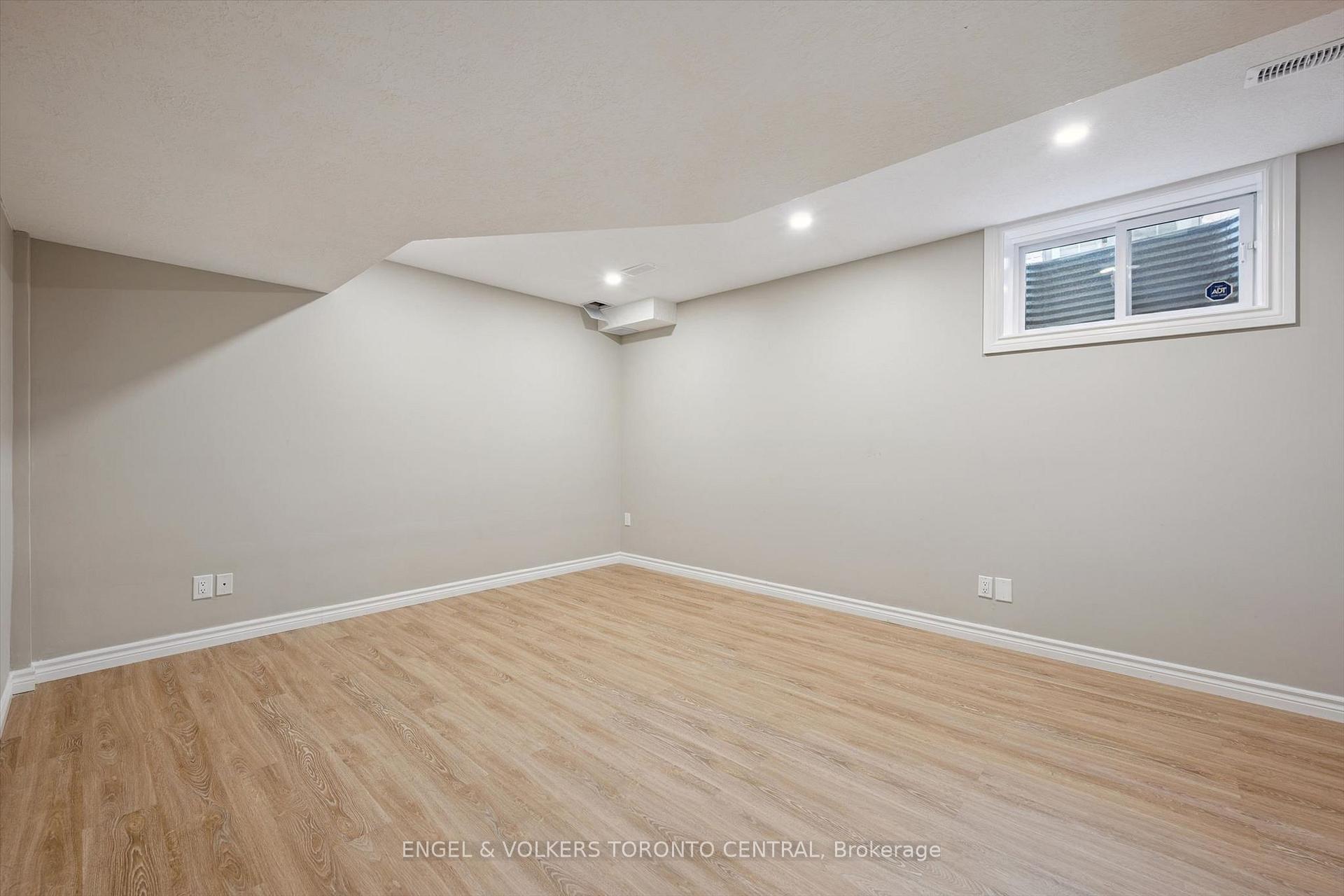 Photo 40 of 653 Rock Point Crescent, Waterloo, Conservation Meadows — HOMEH