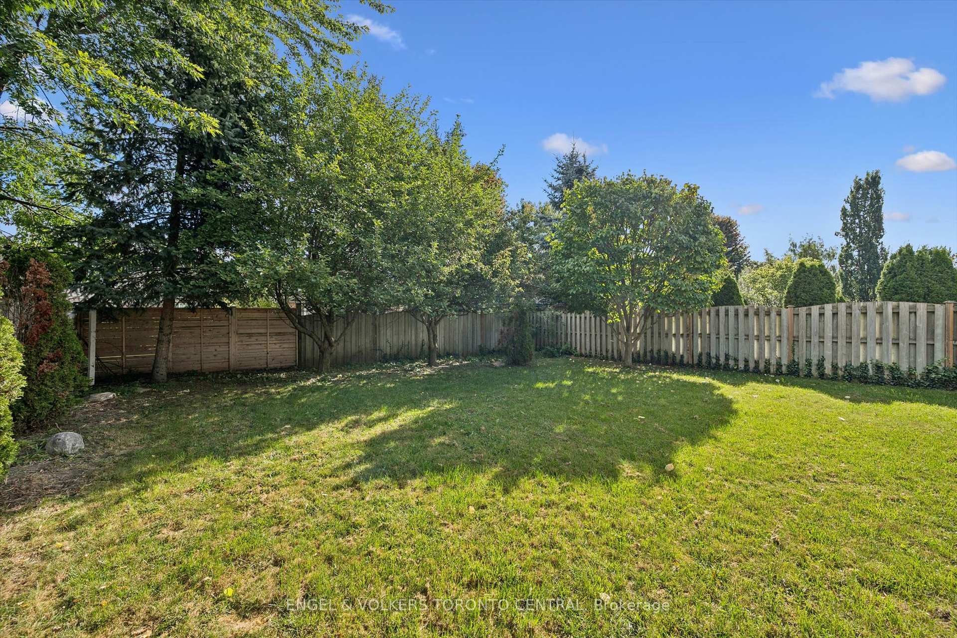 Photo 45 of 653 Rock Point Crescent, Waterloo, Conservation Meadows — HOMEH