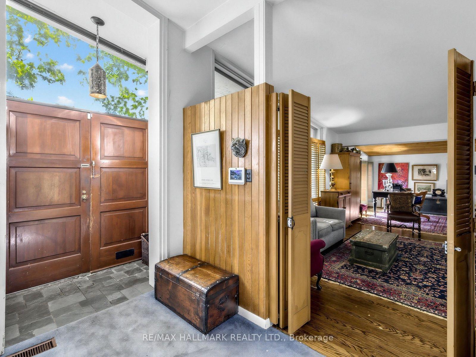 Photo 6 of 91 Larkfield Drive, North York, Banbury-Don Mills — HOMEH