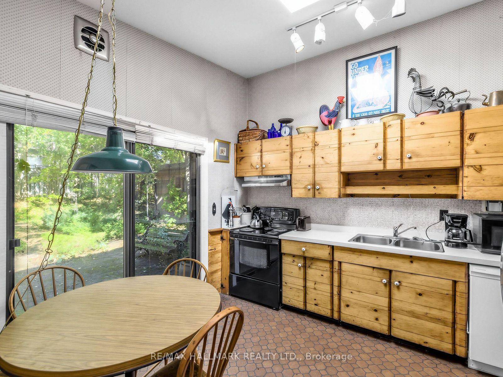 Photo 16 of 91 Larkfield Drive, North York, Banbury-Don Mills — HOMEH