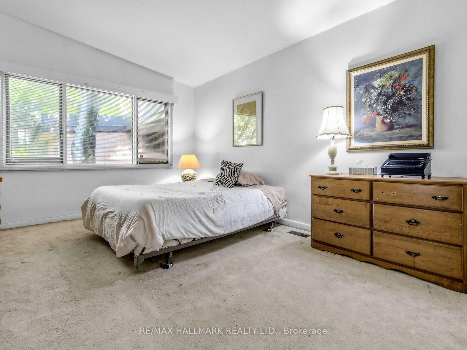 Photo 17 of 91 Larkfield Drive, North York, Banbury-Don Mills — HOMEH