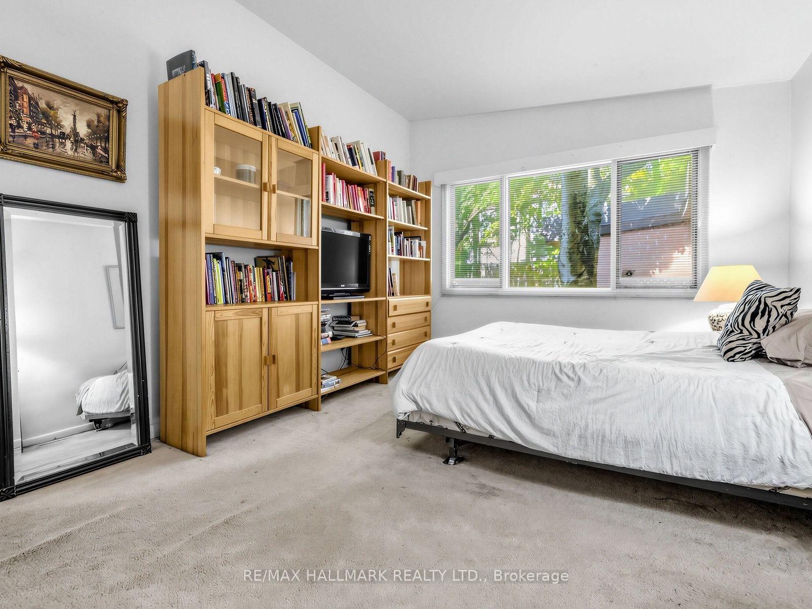 Photo 18 of 91 Larkfield Drive, North York, Banbury-Don Mills — HOMEH