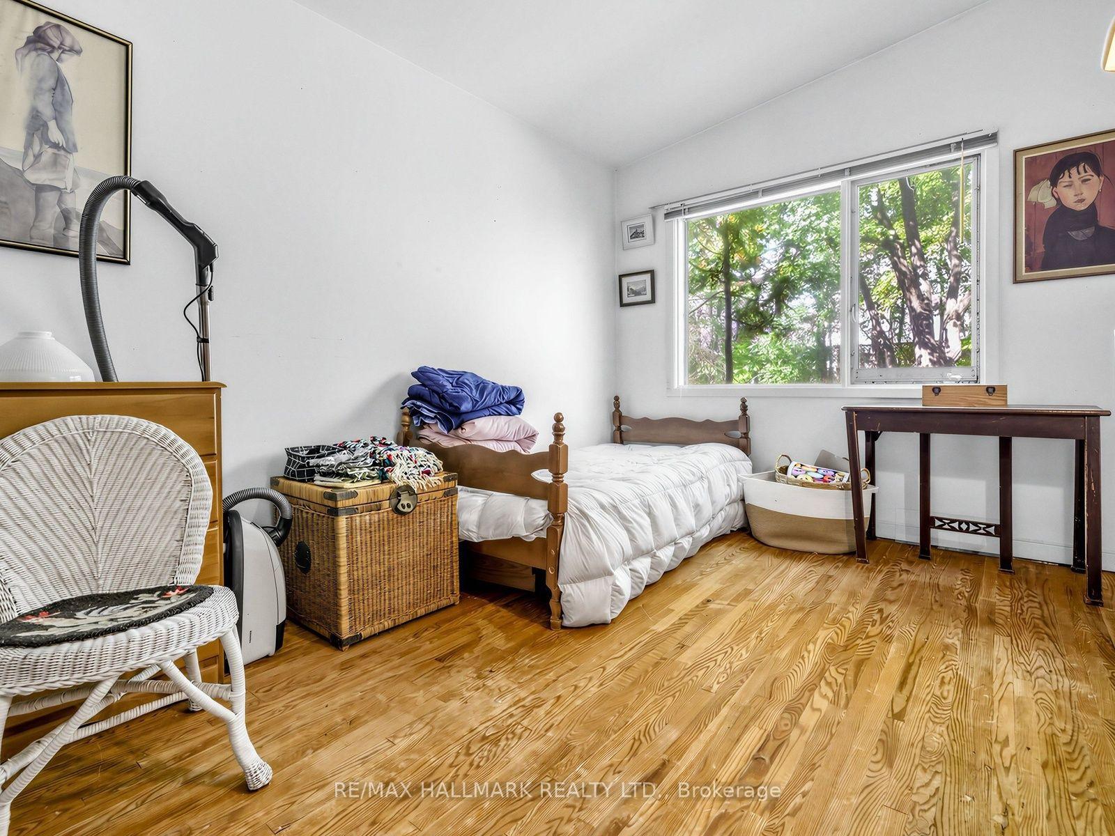 Photo 20 of 91 Larkfield Drive, North York, Banbury-Don Mills — HOMEH