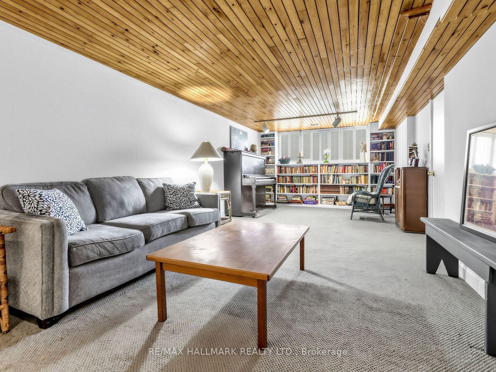 Photo 23 of 91 Larkfield Drive, North York, Banbury-Don Mills — HOMEH