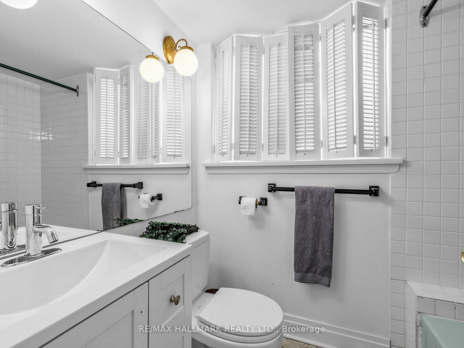 Photo 24 of 91 Larkfield Drive, North York, Banbury-Don Mills — HOMEH