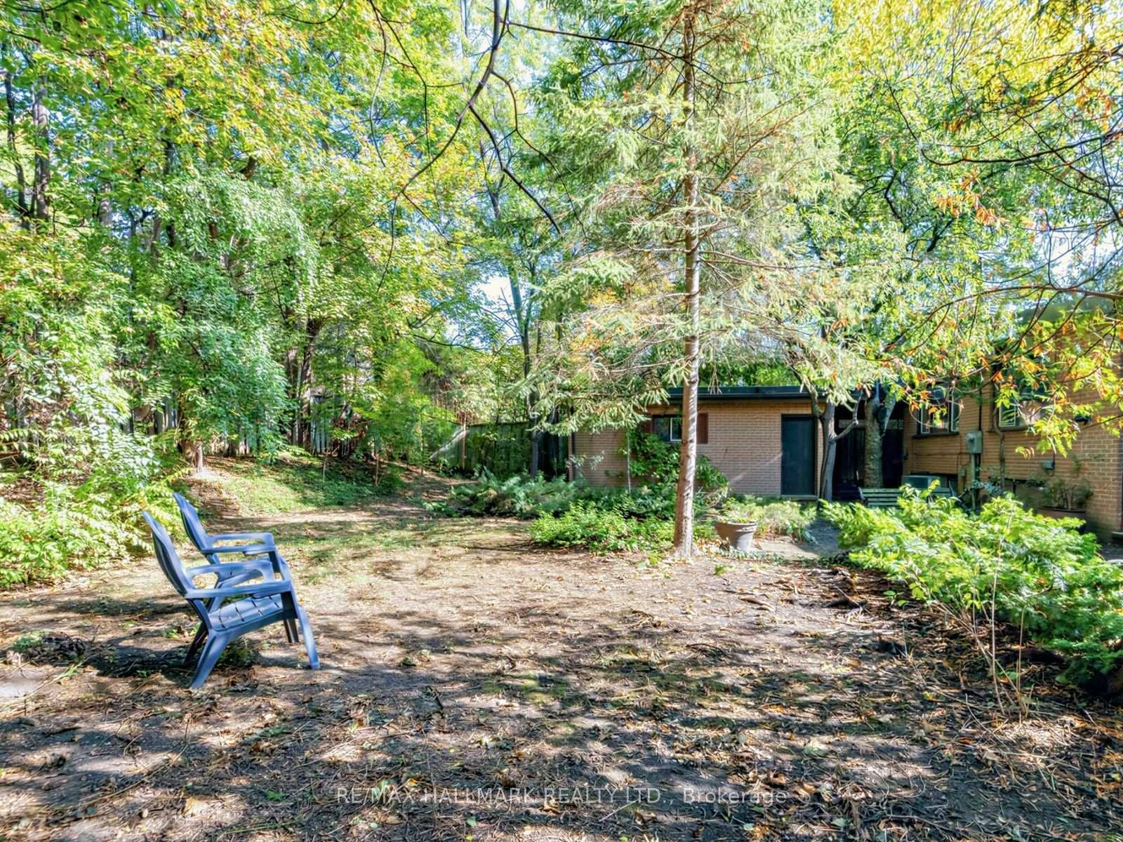 Photo 27 of 91 Larkfield Drive, North York, Banbury-Don Mills — HOMEH