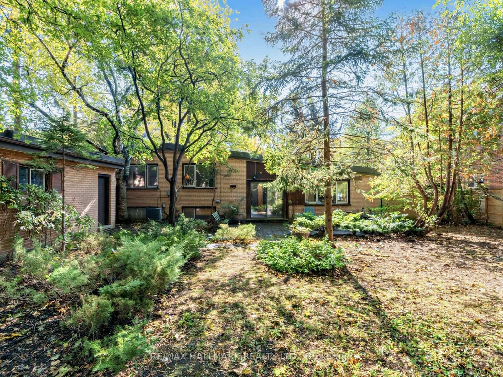 Photo 28 of 91 Larkfield Drive, North York, Banbury-Don Mills — HOMEH