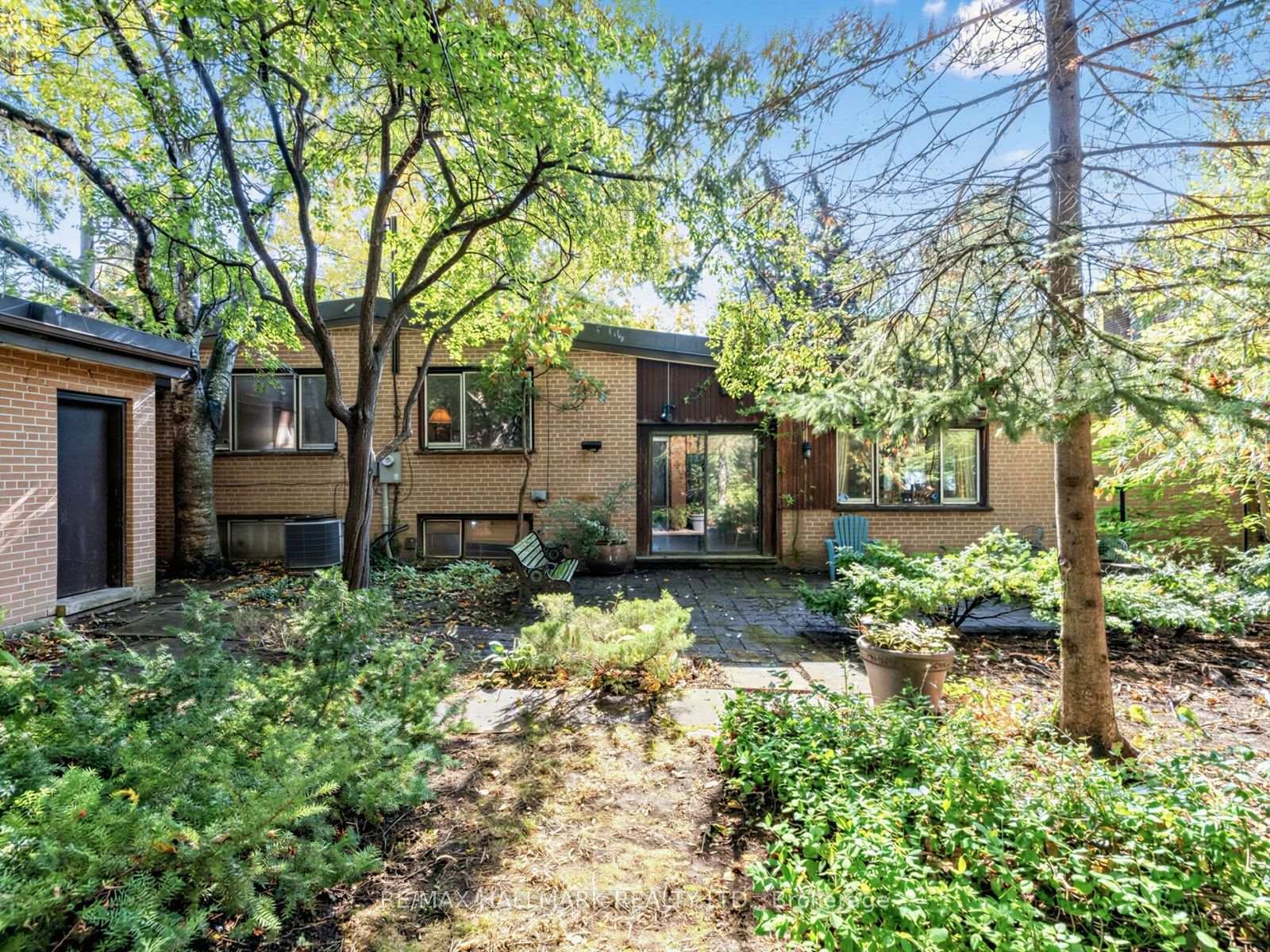 Photo 30 of 91 Larkfield Drive, North York, Banbury-Don Mills — HOMEH