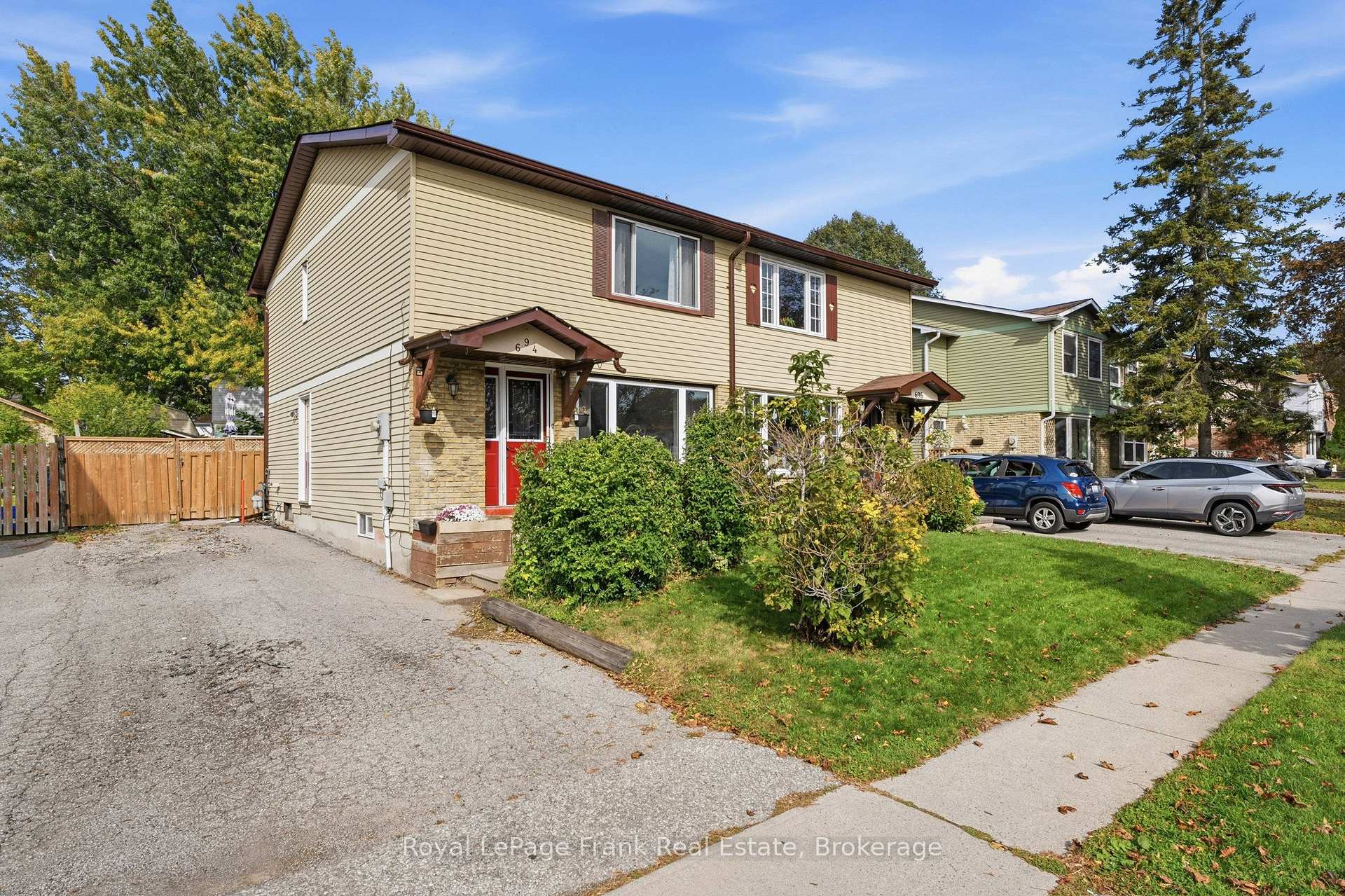 Photo 2 of 694 Hillcroft Street, Oshawa, Eastdale — HOMEH
