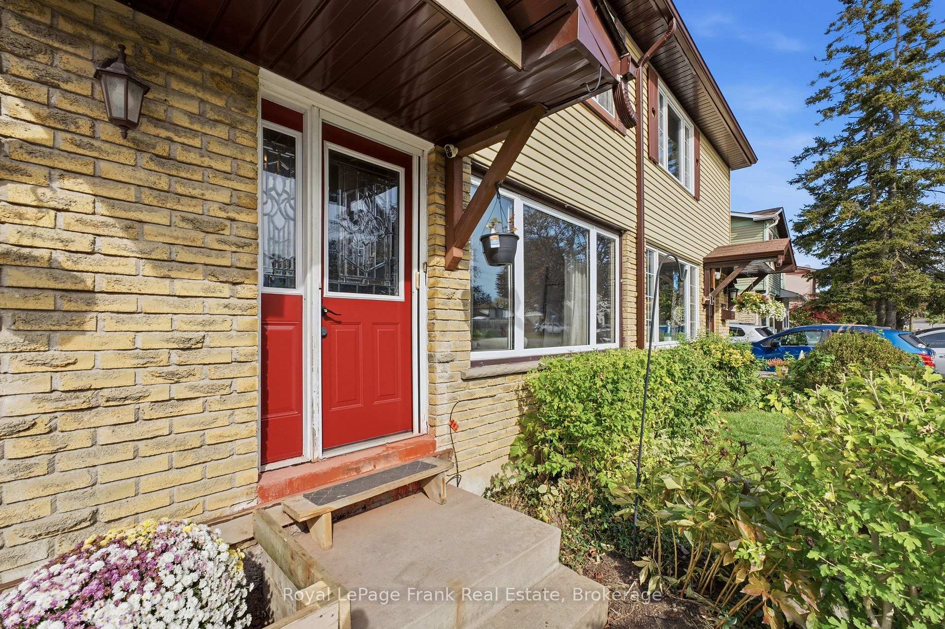 Photo 3 of 694 Hillcroft Street, Oshawa, Eastdale — HOMEH