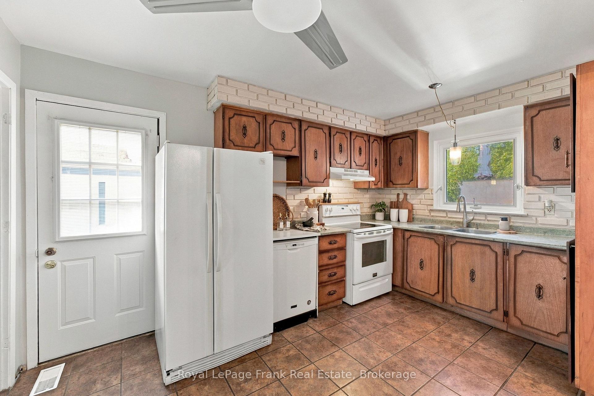 Photo 13 of 694 Hillcroft Street, Oshawa, Eastdale — HOMEH