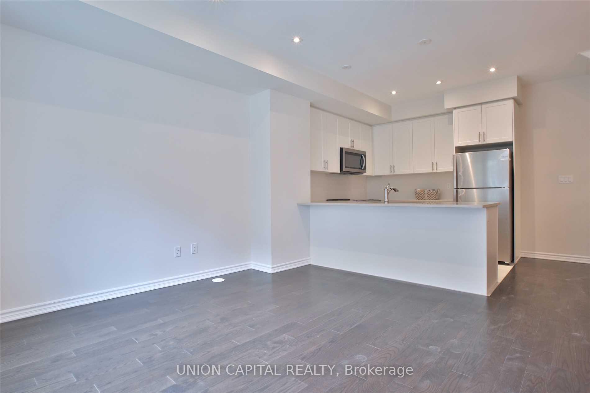Photo 4 of Unit 16, 18 Applewood Lane, Etobicoke, Etobicoke West Mall — HOMEH