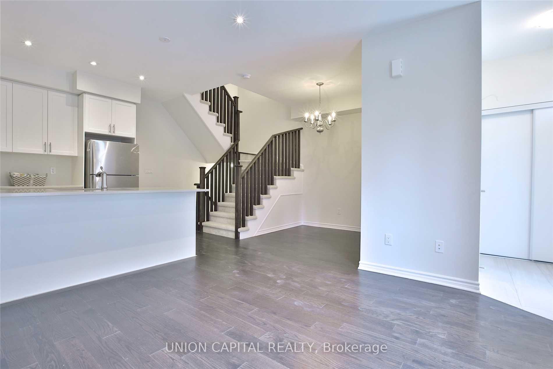 Photo 5 of Unit 16, 18 Applewood Lane, Etobicoke, Etobicoke West Mall — HOMEH