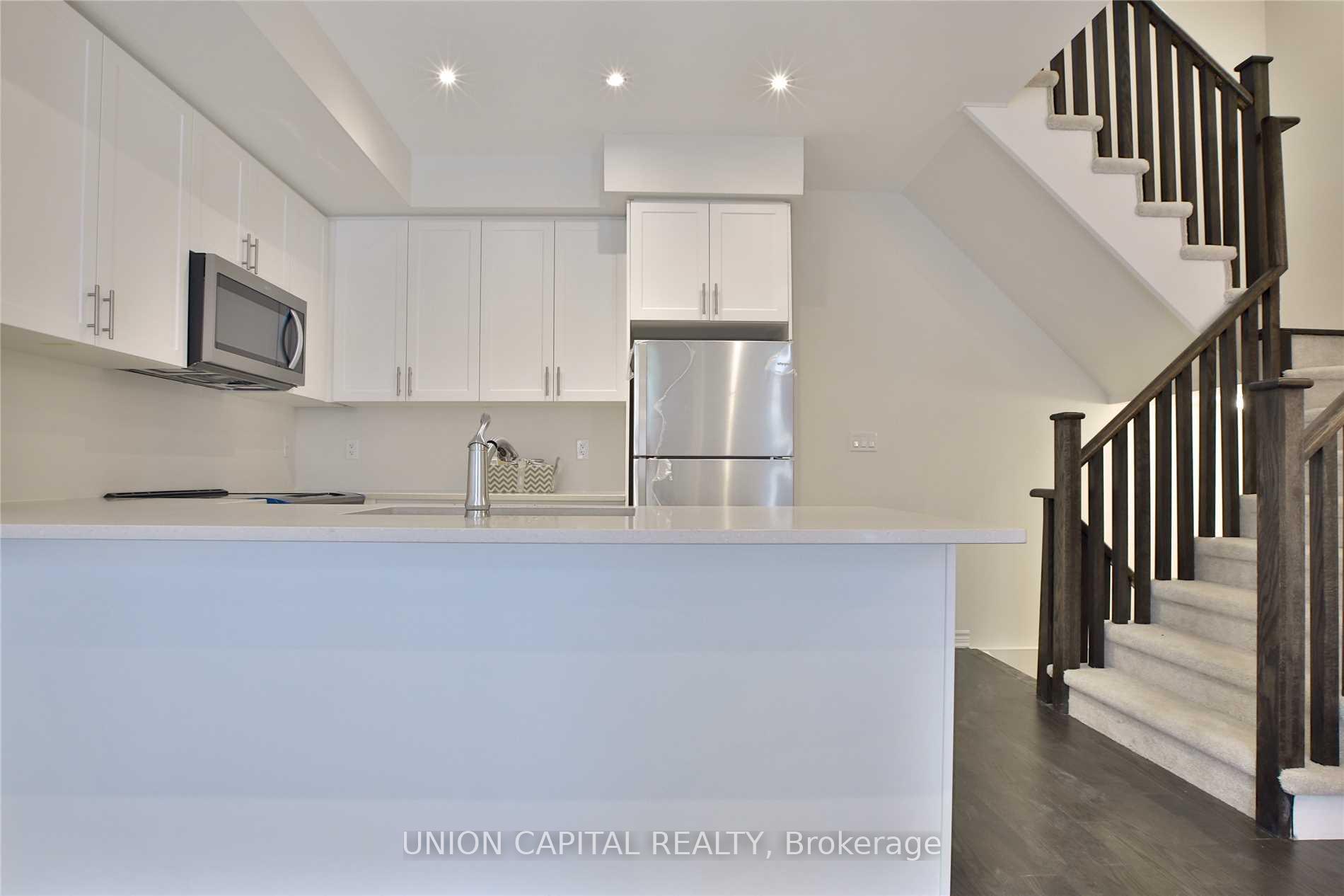Photo 8 of Unit 16, 18 Applewood Lane, Etobicoke, Etobicoke West Mall — HOMEH
