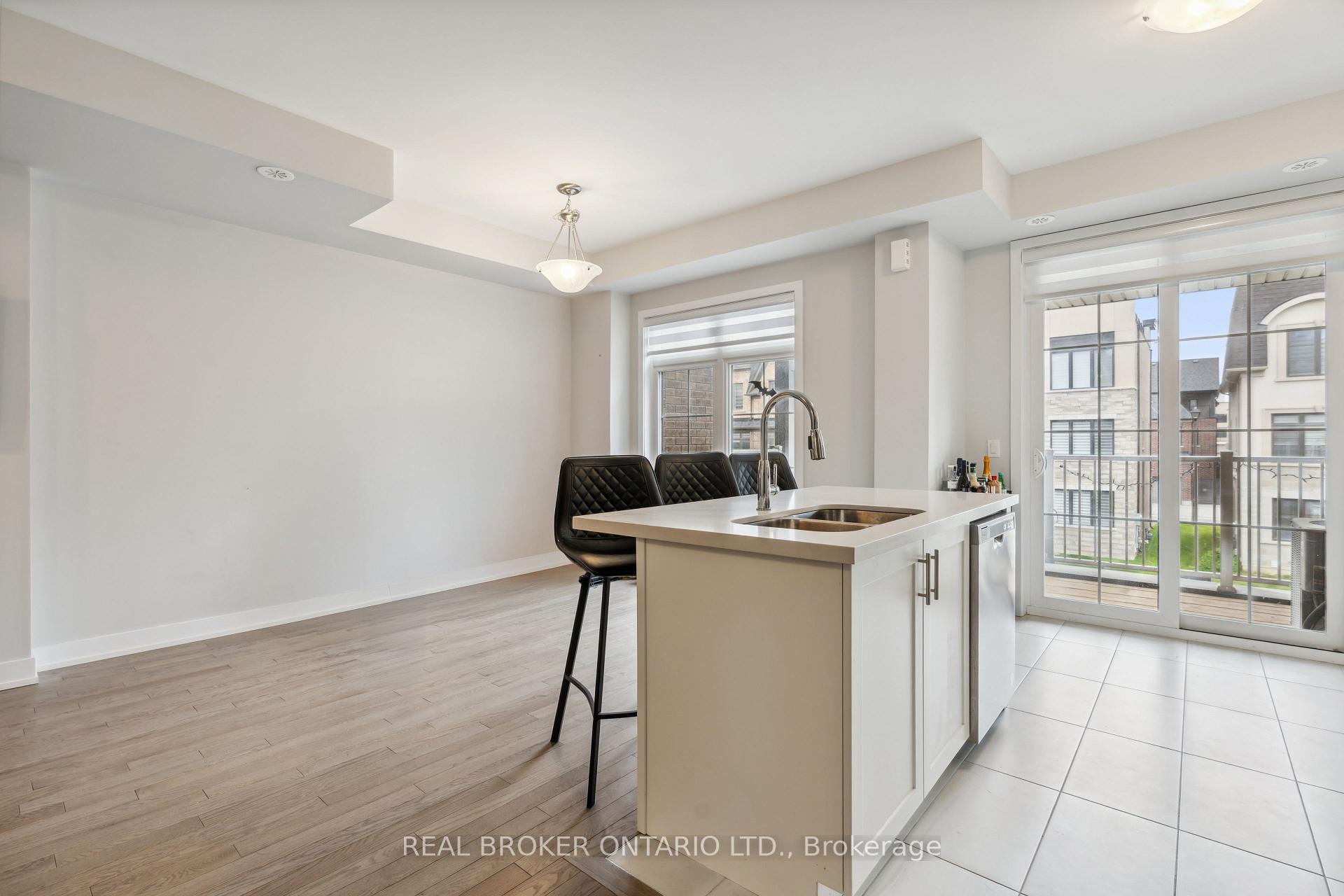 Photo 10 of 92 William Shearn Crescent, Markham, Angus Glen — HOMEH