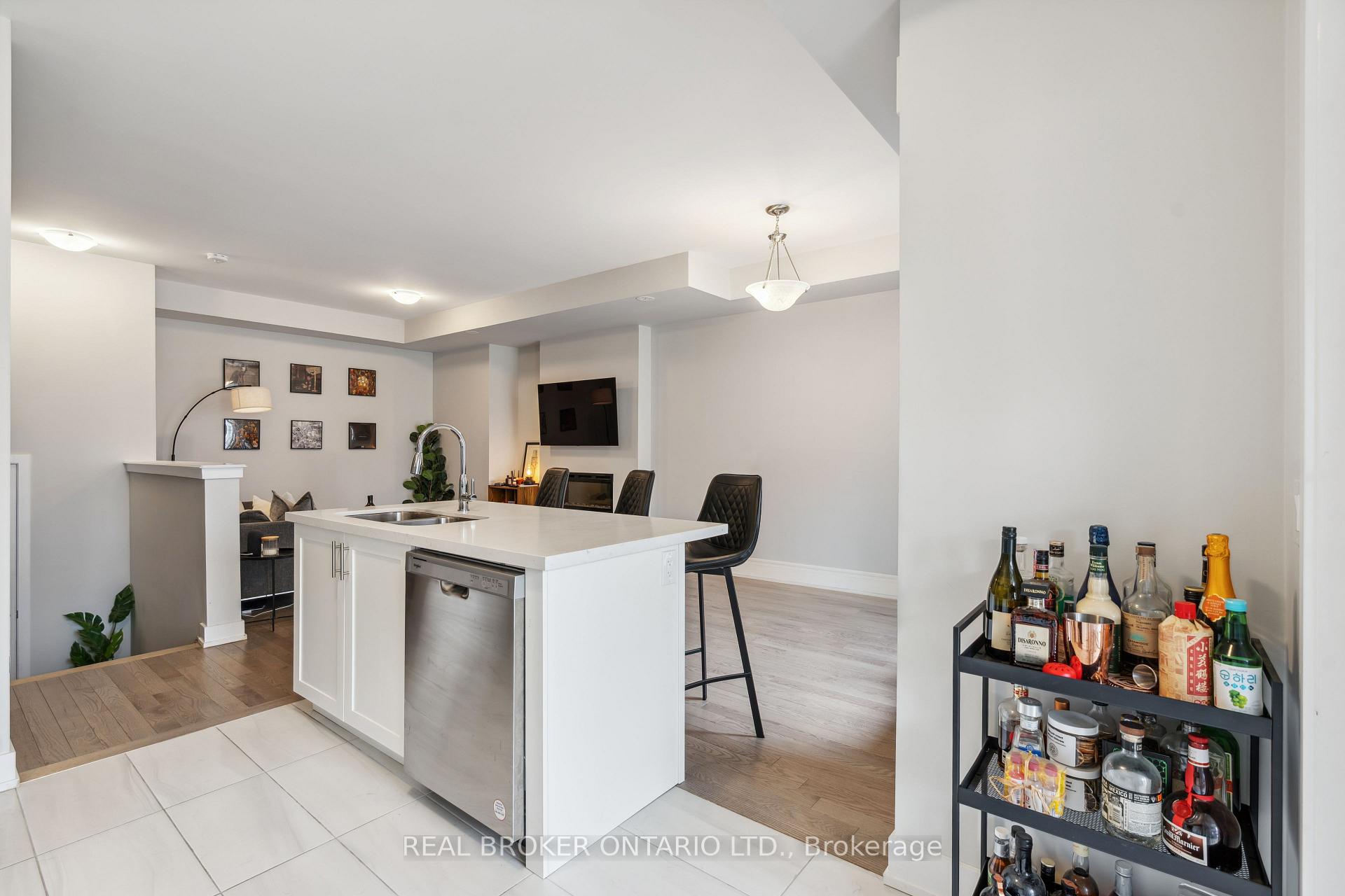 Photo 15 of 92 William Shearn Crescent, Markham, Angus Glen — HOMEH