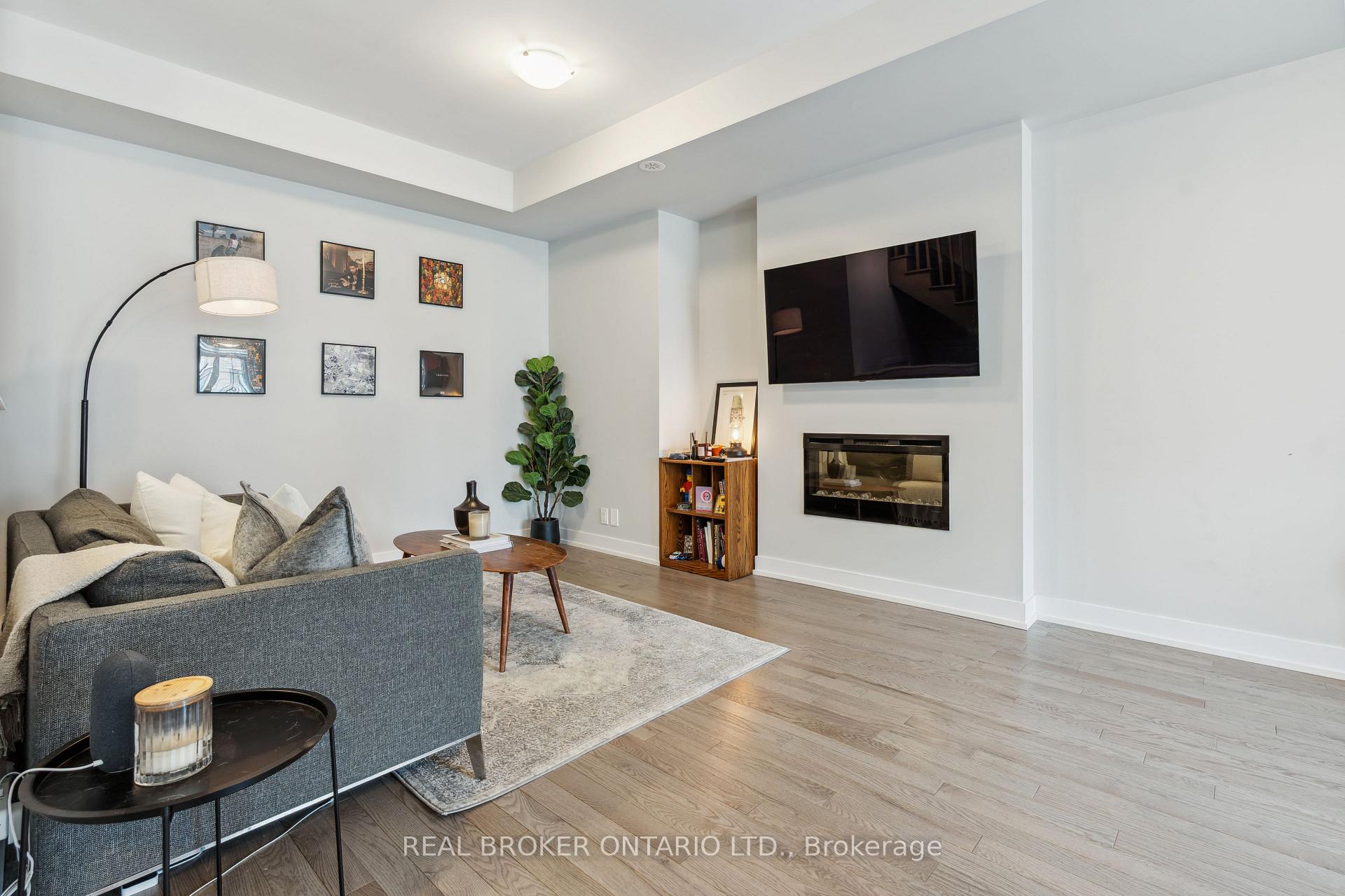 Photo 17 of 92 William Shearn Crescent, Markham, Angus Glen — HOMEH