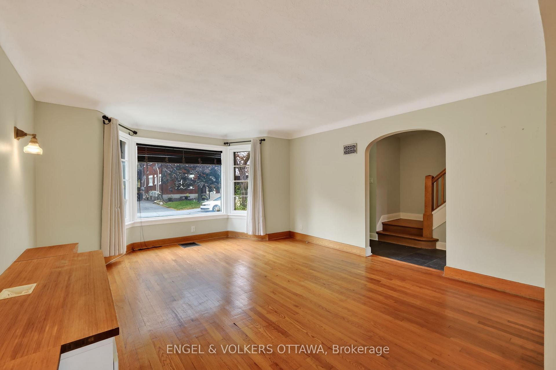Photo 4 of 139 Renfrew Avenue, Ottawa, Glebe — HOMEH