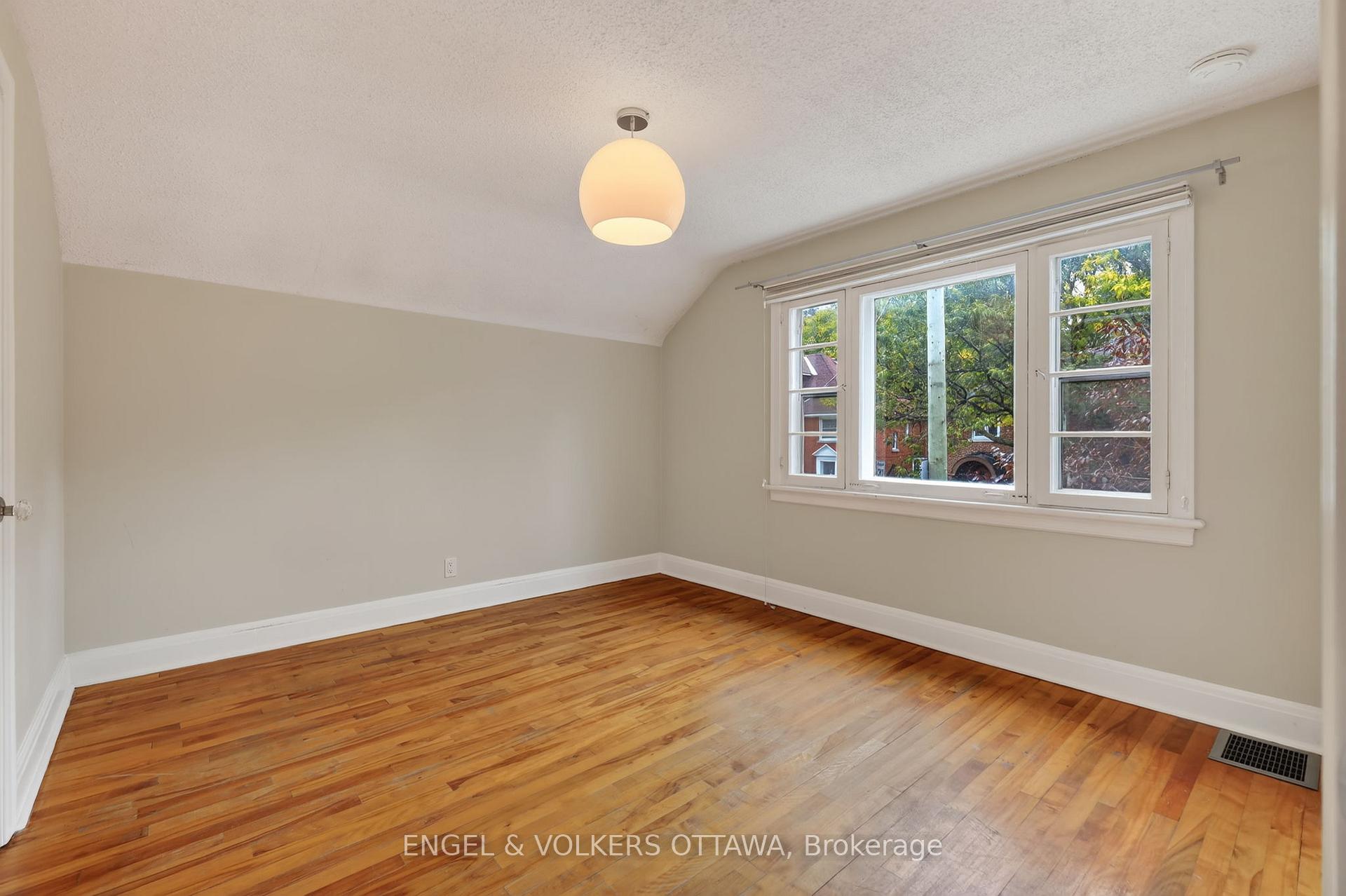 Photo 17 of 139 Renfrew Avenue, Ottawa, Glebe — HOMEH