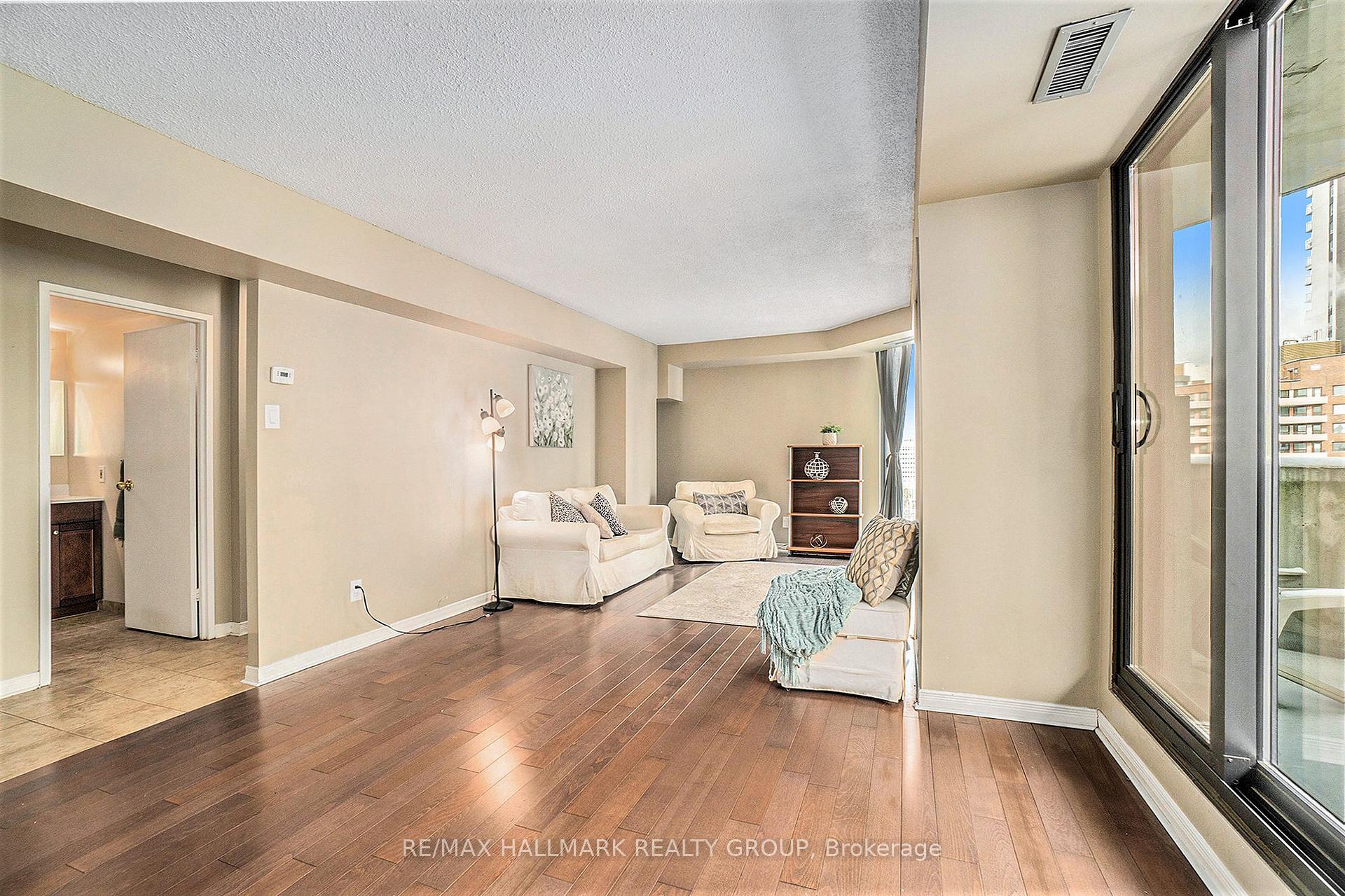 Photo 3 of Unit 1102, 200 Bay Street, Ottawa, Ottawa Centre — HOMEH