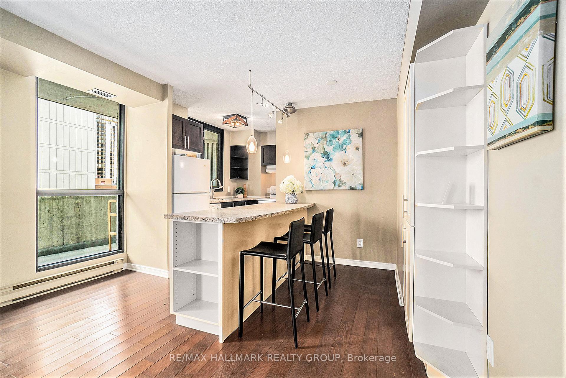 Photo 10 of Unit 1102, 200 Bay Street, Ottawa, Ottawa Centre — HOMEH