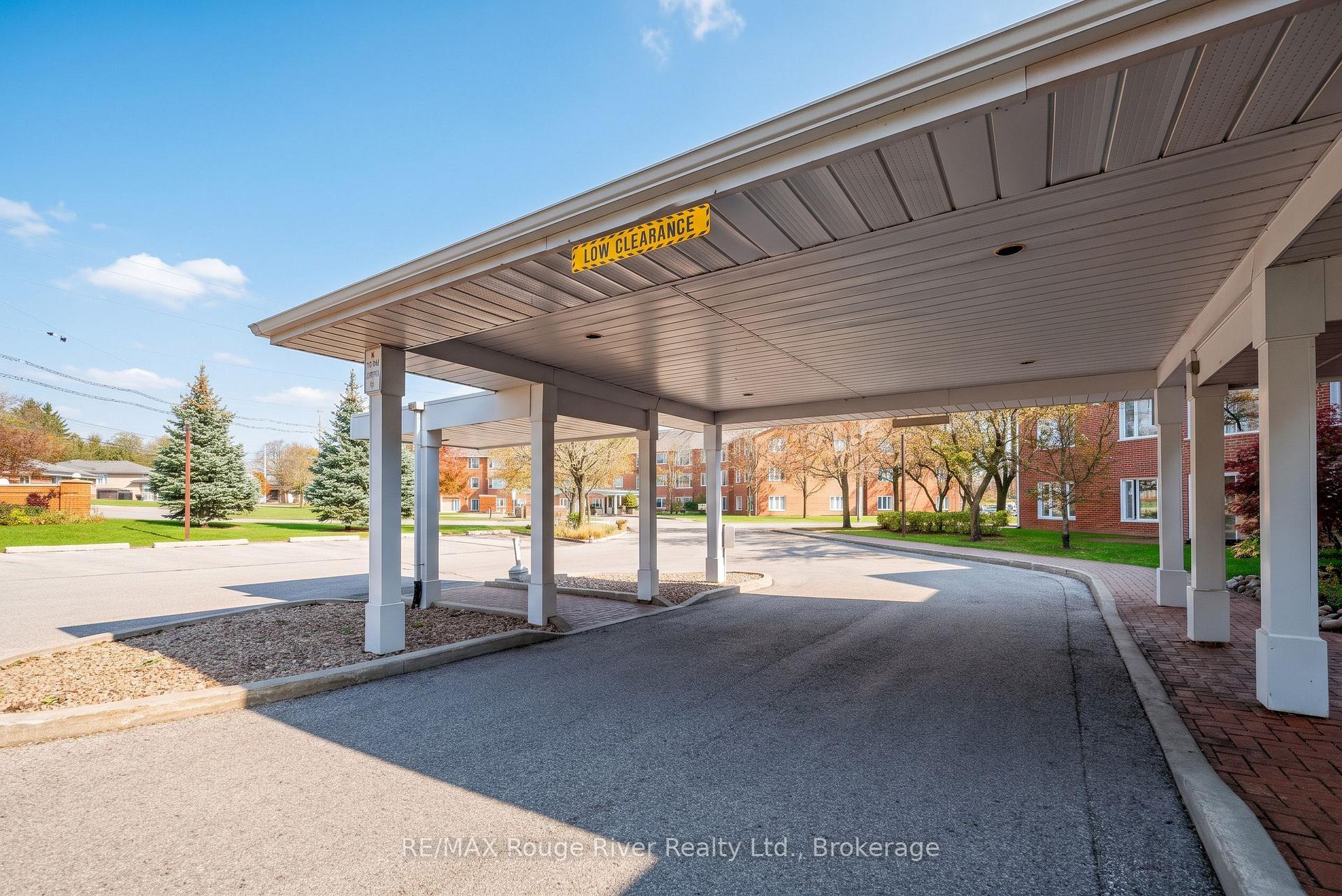 Photo 5 of Unit 207, 1 Heritage Way, Kawartha Lakes, Lindsay — HOMEH