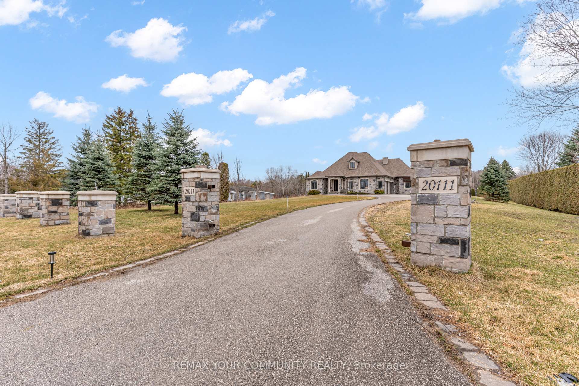 Photo 3 of 20111 Bathurst Street E, East Gwillimbury, Holland Landing — HOMEH