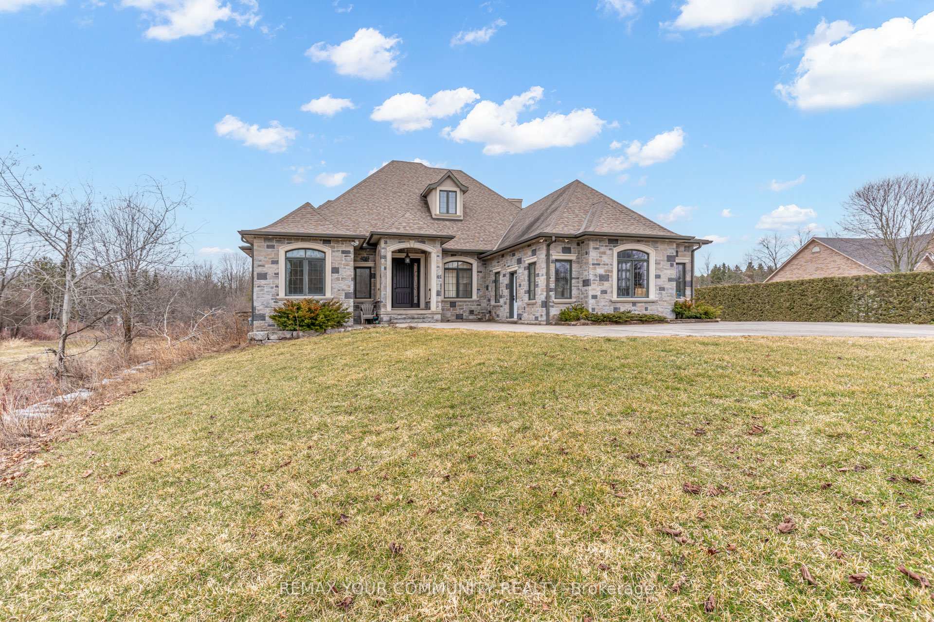 Photo 4 of 20111 Bathurst Street E, East Gwillimbury, Holland Landing — HOMEH