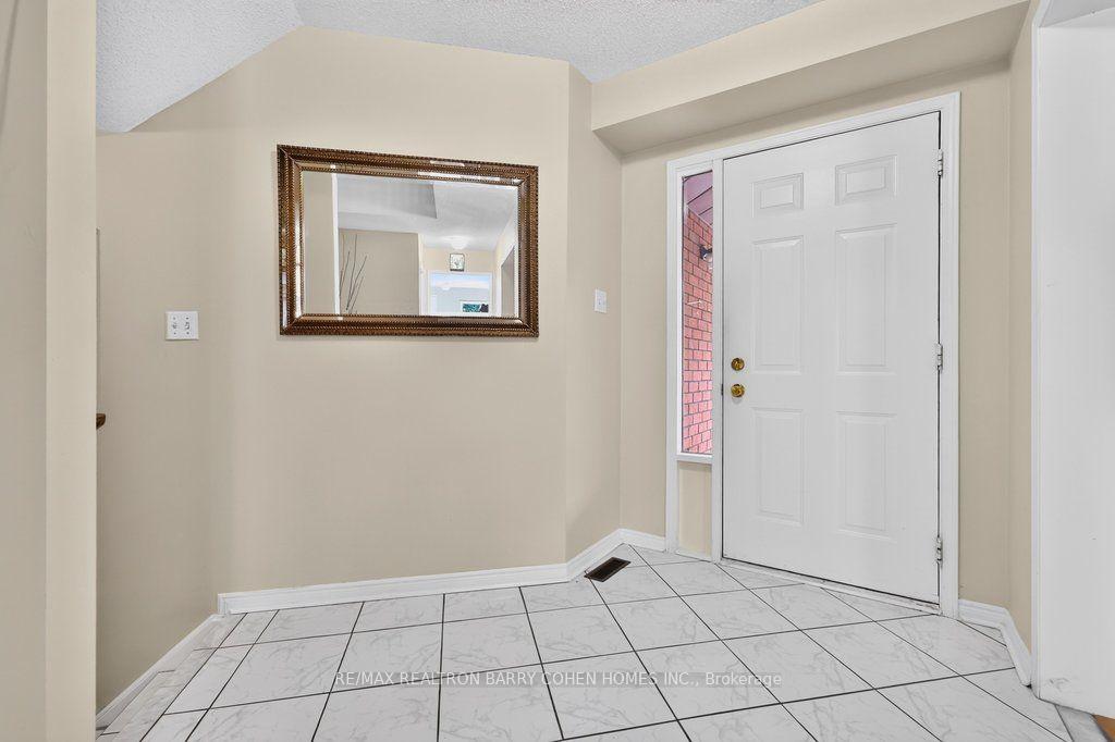 Photo 3 of 2528 Willowburne Drive, Mississauga, Central Erin Mills — HOMEH