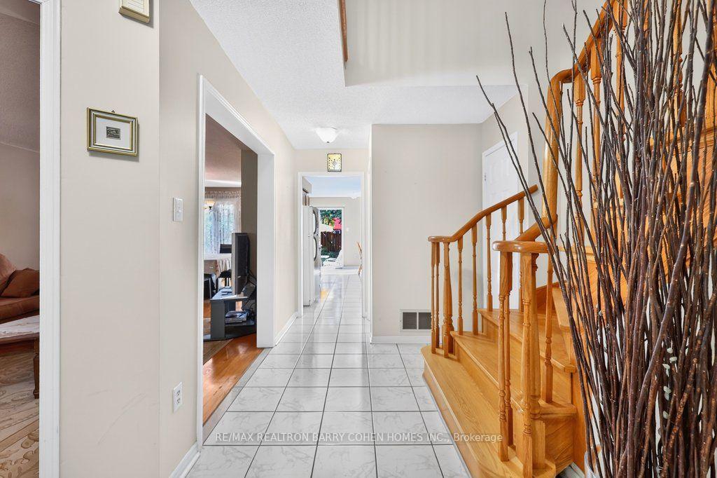 Photo 4 of 2528 Willowburne Drive, Mississauga, Central Erin Mills — HOMEH