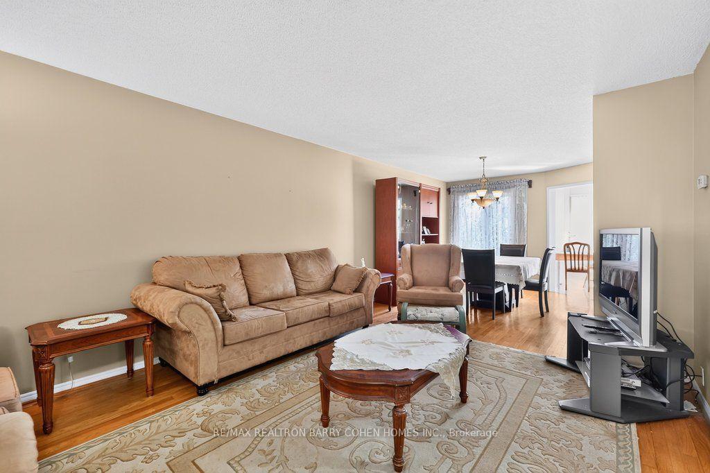 Photo 5 of 2528 Willowburne Drive, Mississauga, Central Erin Mills — HOMEH