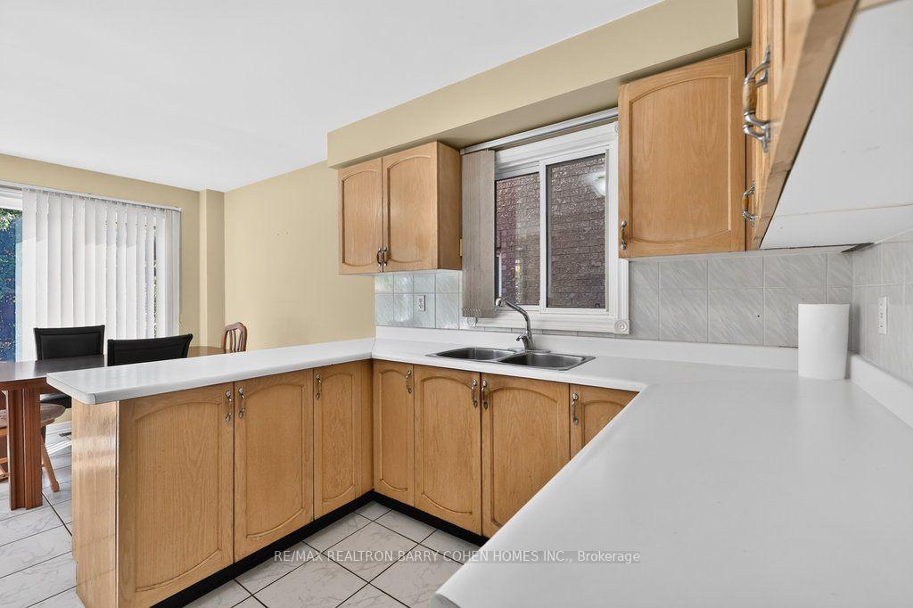 Photo 9 of 2528 Willowburne Drive, Mississauga, Central Erin Mills — HOMEH