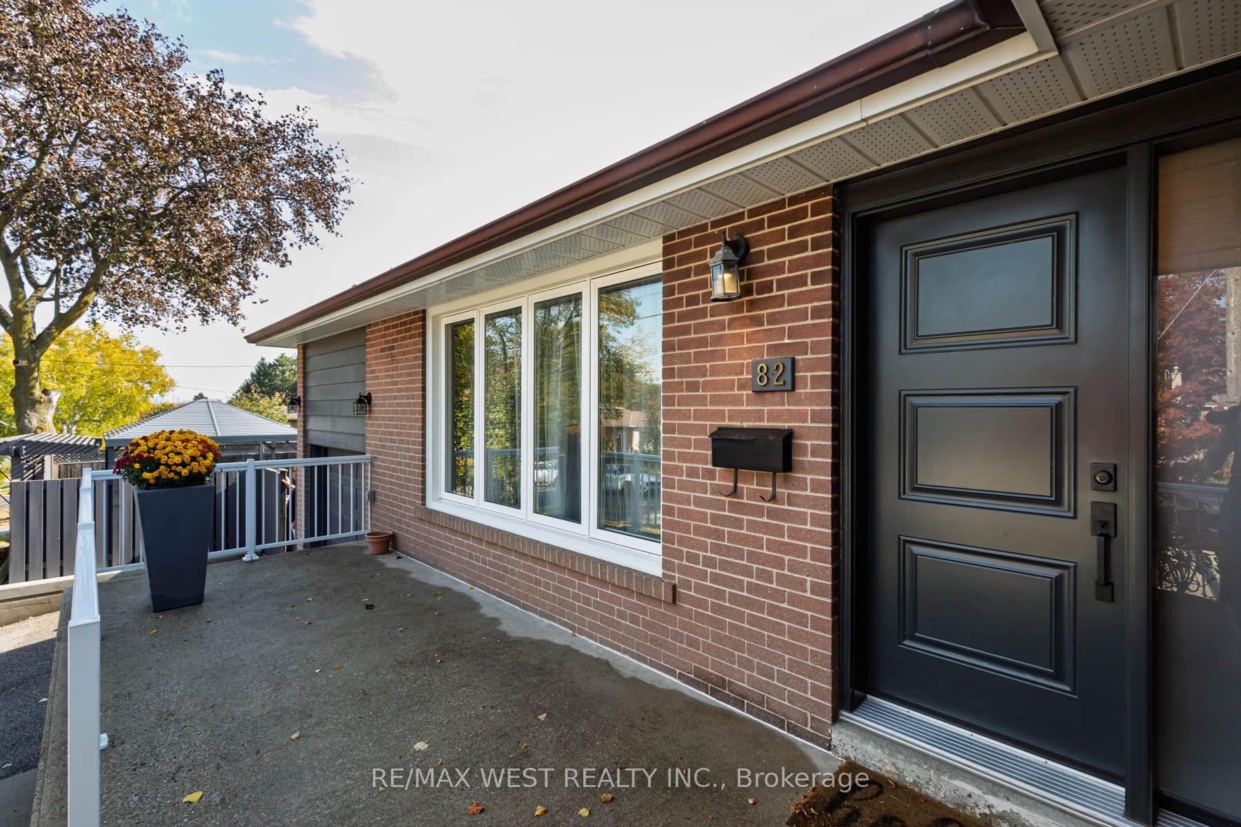 Photo 3 of 82 Renault Crescent, Etobicoke, Humber Heights — HOMEH
