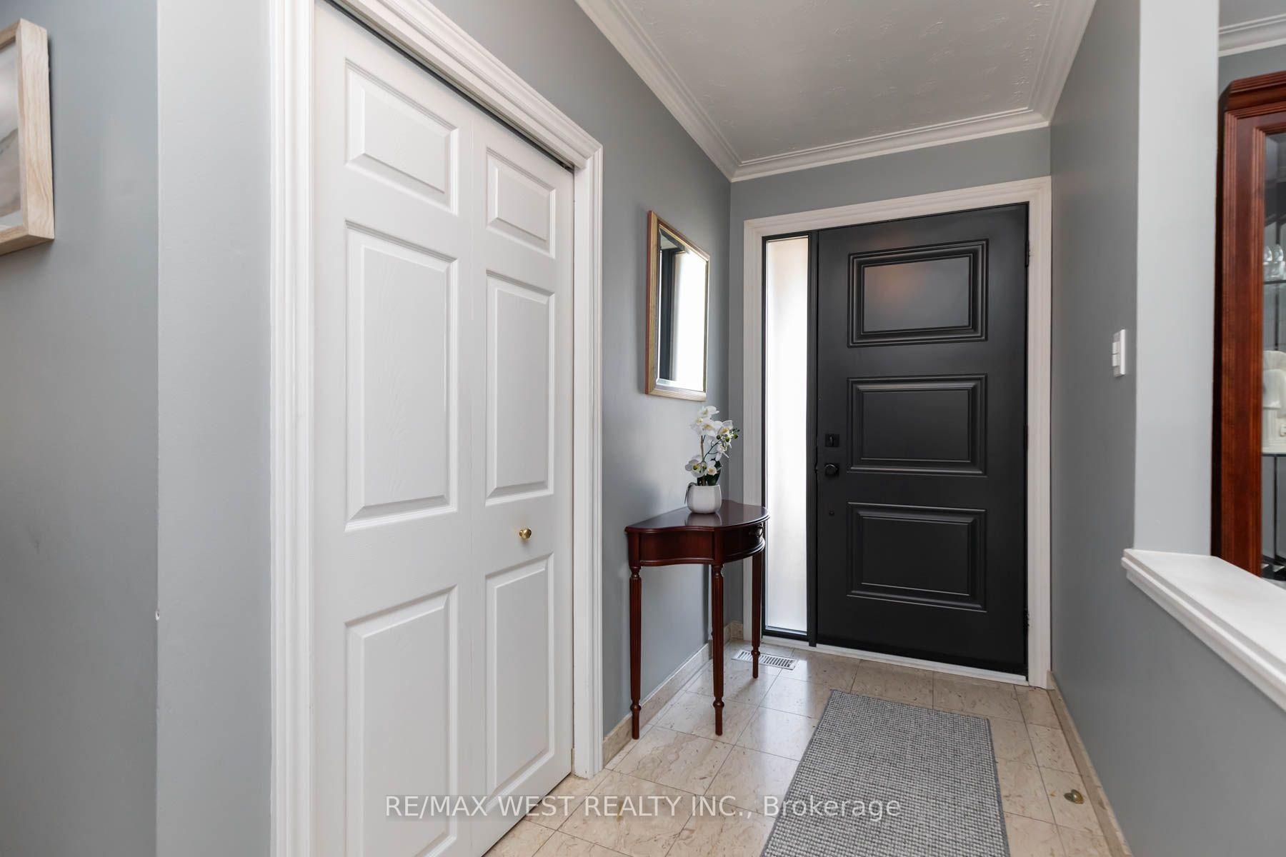 Photo 6 of 82 Renault Crescent, Etobicoke, Humber Heights — HOMEH