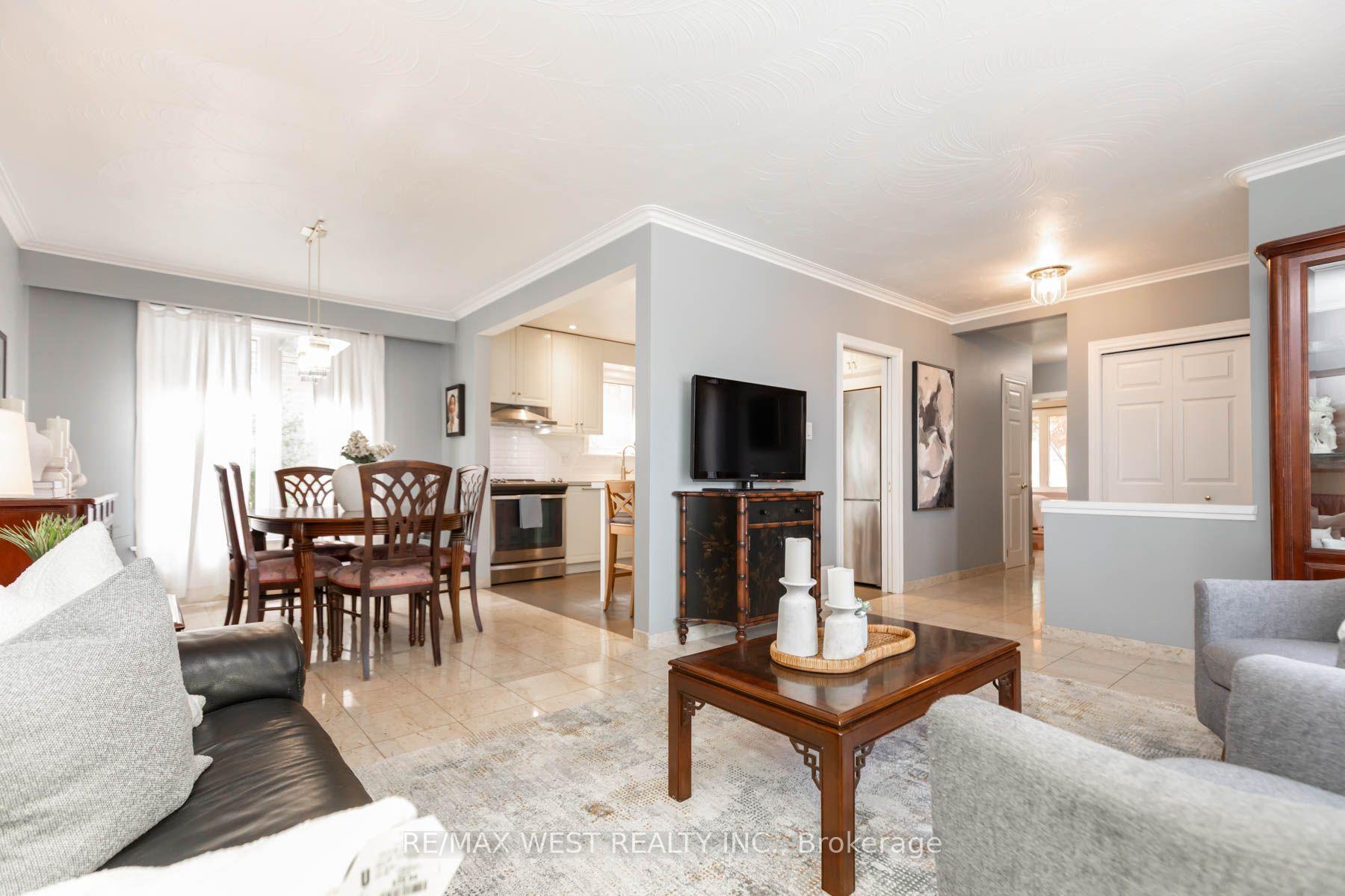 Photo 7 of 82 Renault Crescent, Etobicoke, Humber Heights — HOMEH