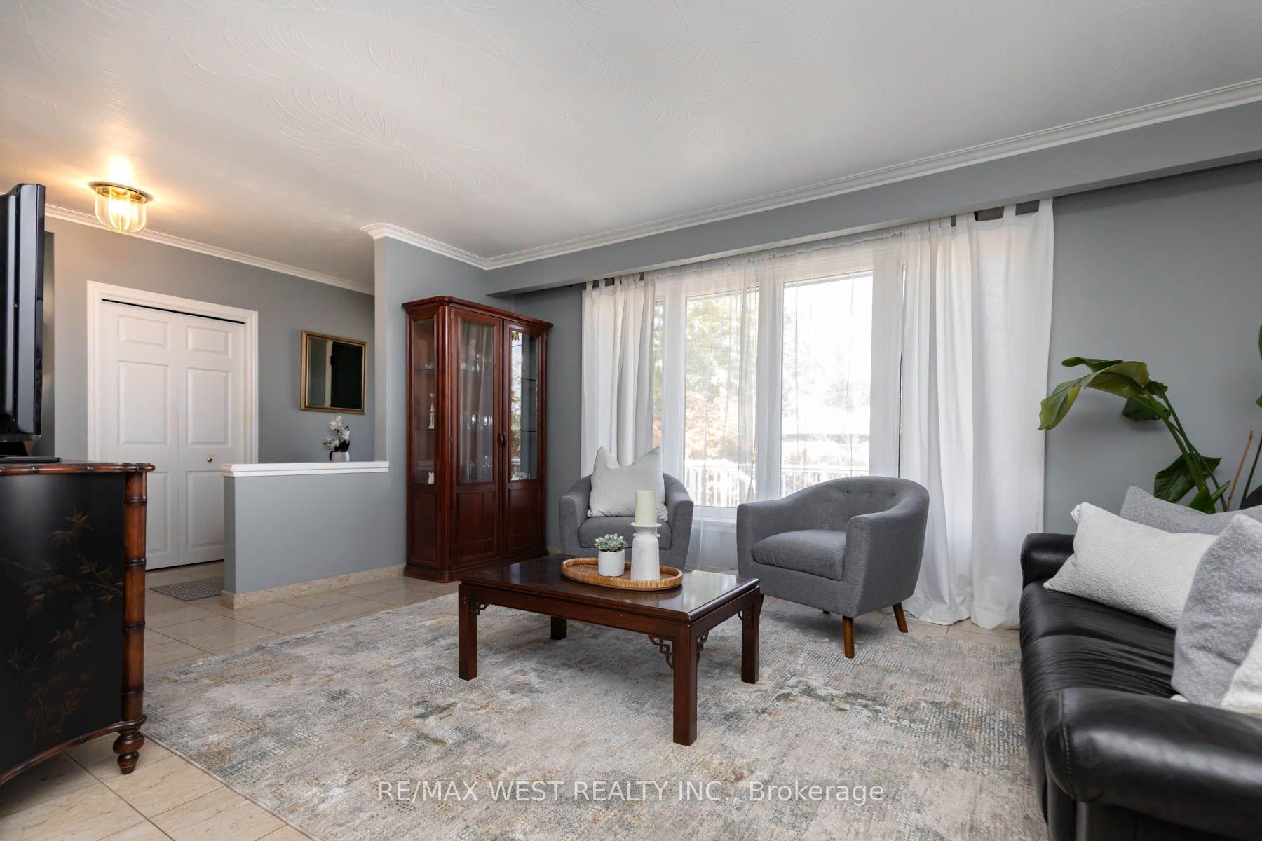 Photo 8 of 82 Renault Crescent, Etobicoke, Humber Heights — HOMEH