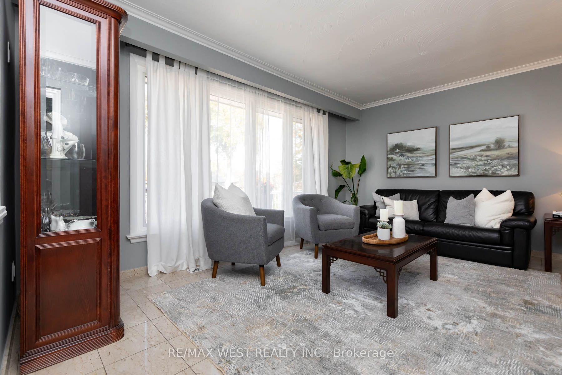 Photo 9 of 82 Renault Crescent, Etobicoke, Humber Heights — HOMEH