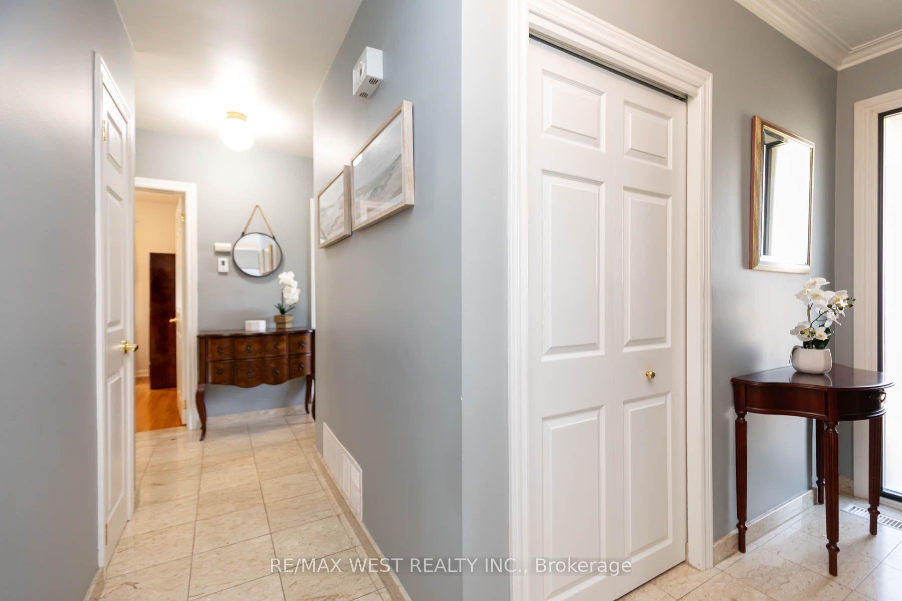 Photo 18 of 82 Renault Crescent, Etobicoke, Humber Heights — HOMEH