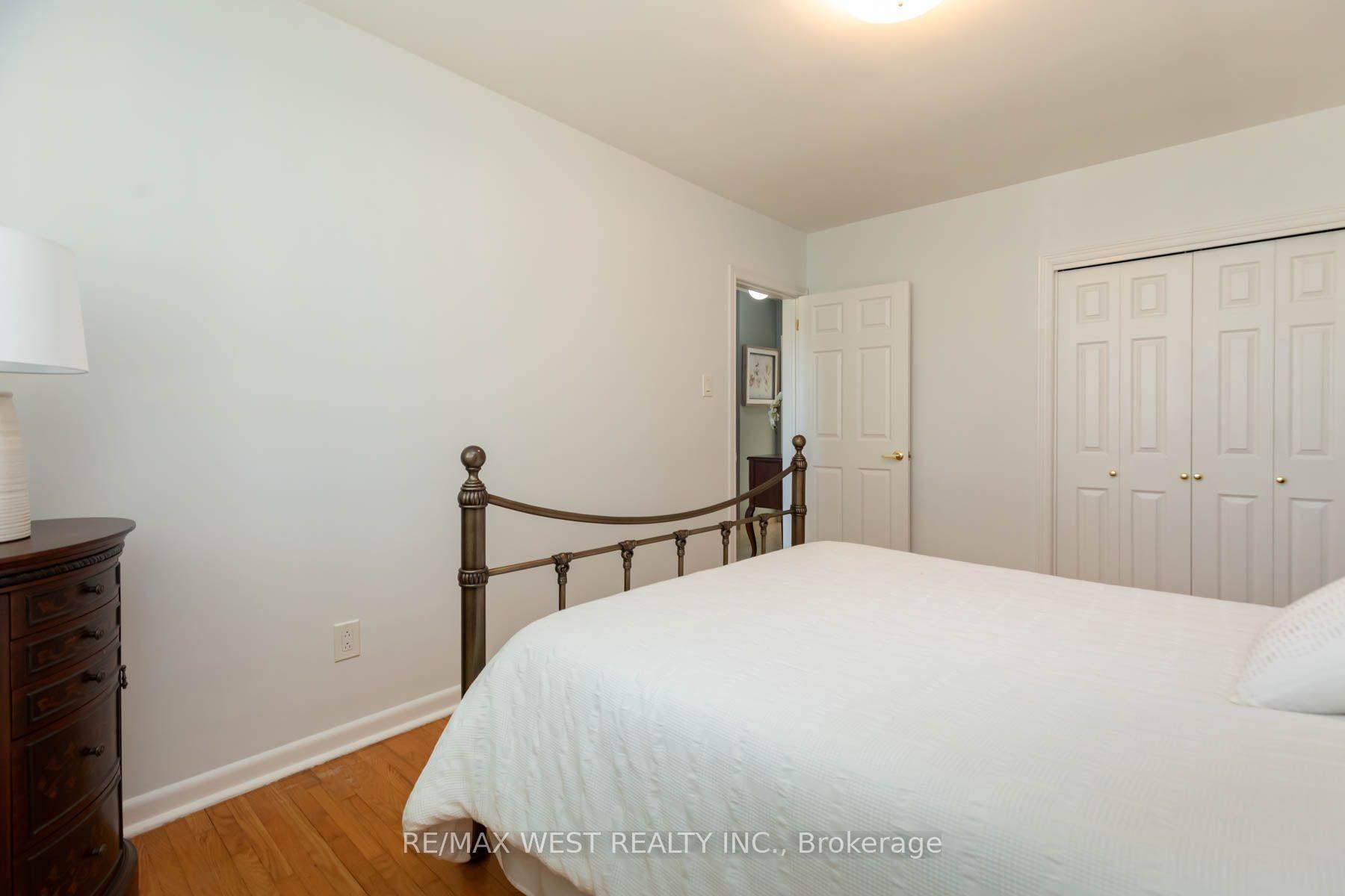 Photo 21 of 82 Renault Crescent, Etobicoke, Humber Heights — HOMEH