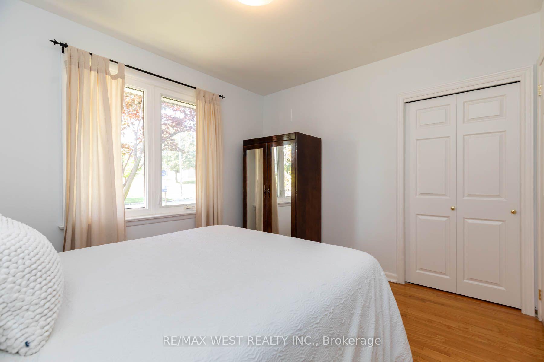 Photo 23 of 82 Renault Crescent, Etobicoke, Humber Heights — HOMEH