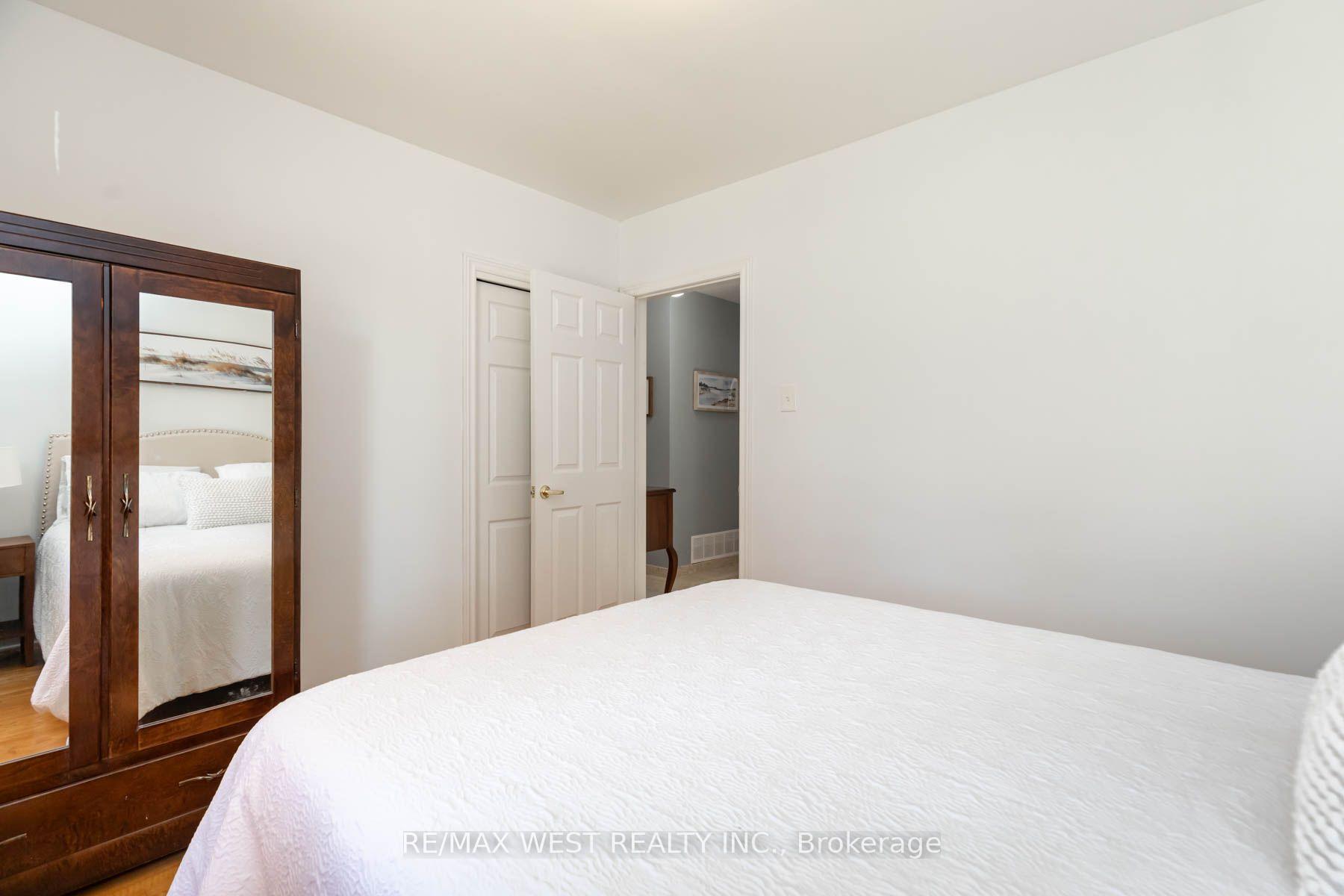 Photo 24 of 82 Renault Crescent, Etobicoke, Humber Heights — HOMEH