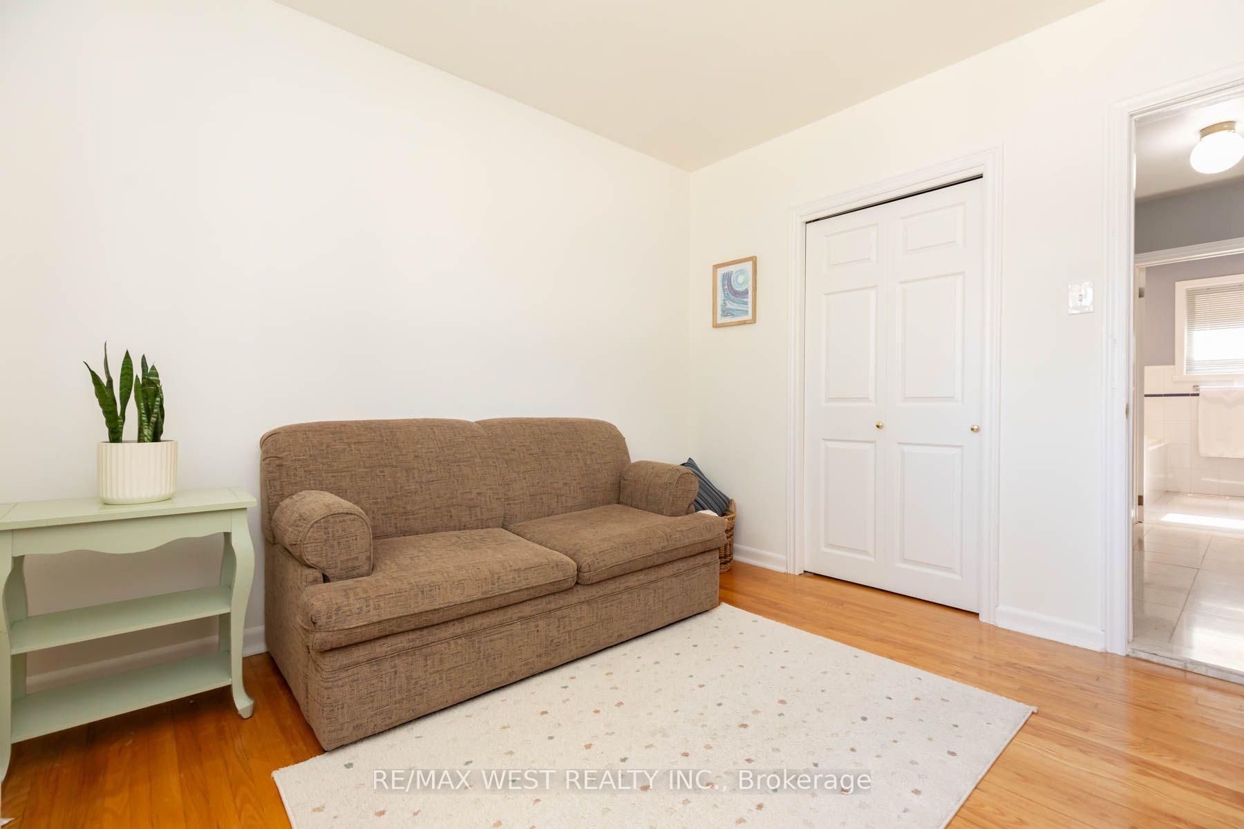 Photo 27 of 82 Renault Crescent, Etobicoke, Humber Heights — HOMEH