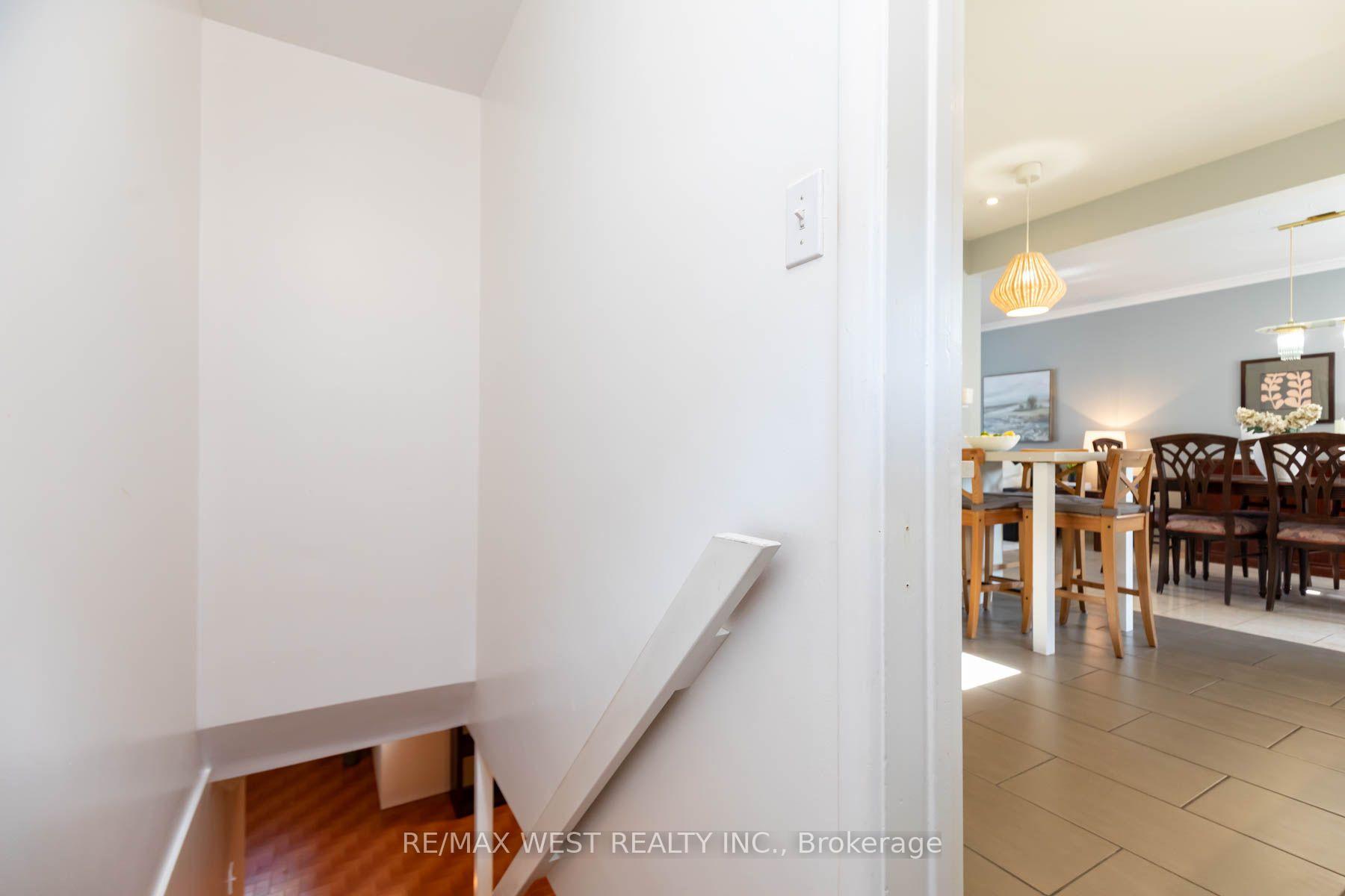 Photo 29 of 82 Renault Crescent, Etobicoke, Humber Heights — HOMEH