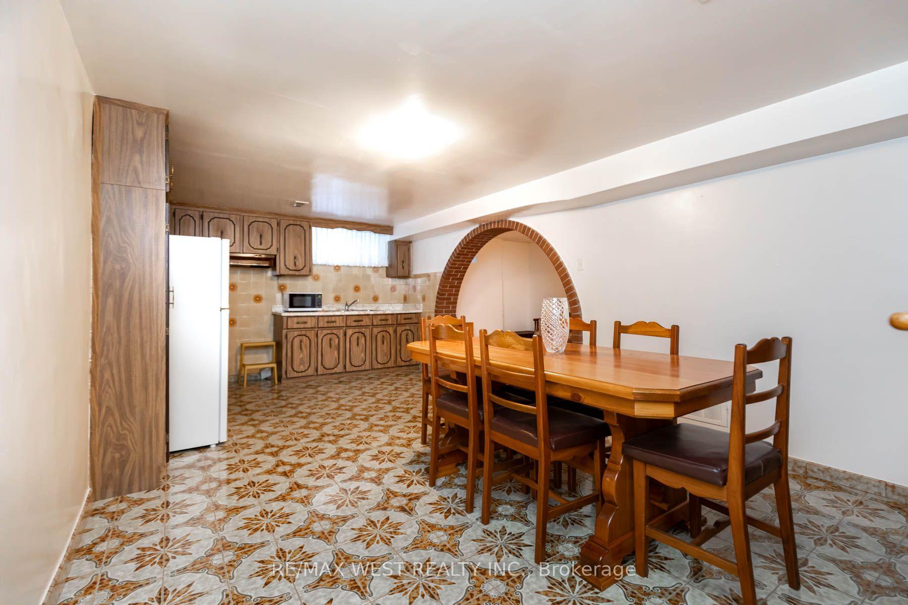 Photo 35 of 82 Renault Crescent, Etobicoke, Humber Heights — HOMEH