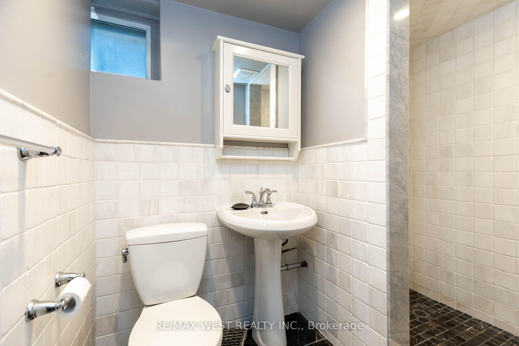 Photo 38 of 82 Renault Crescent, Etobicoke, Humber Heights — HOMEH